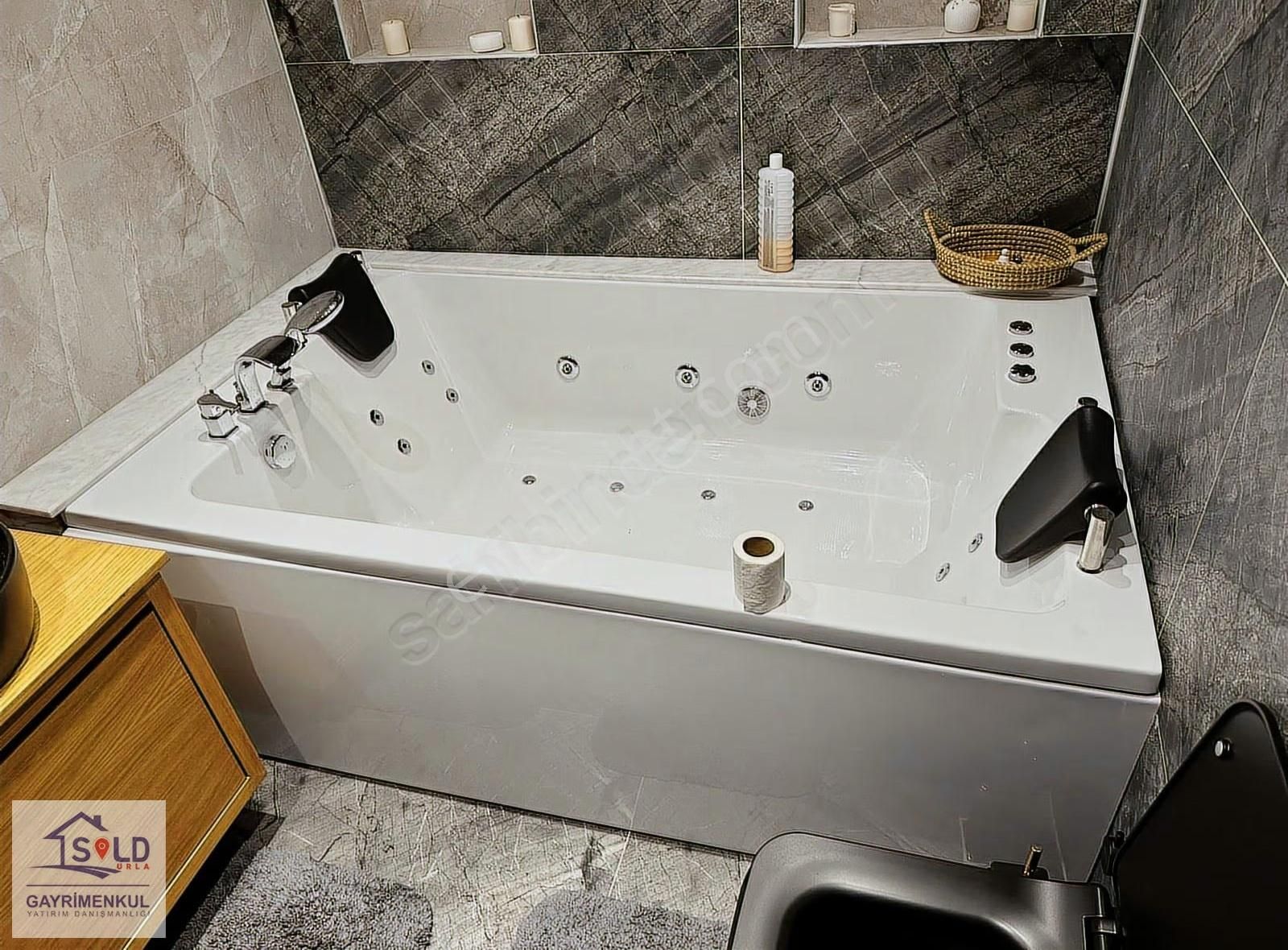 Urla Binkonutlar' Da Full Tadilatlı Satılık Villa - Görsel 7
