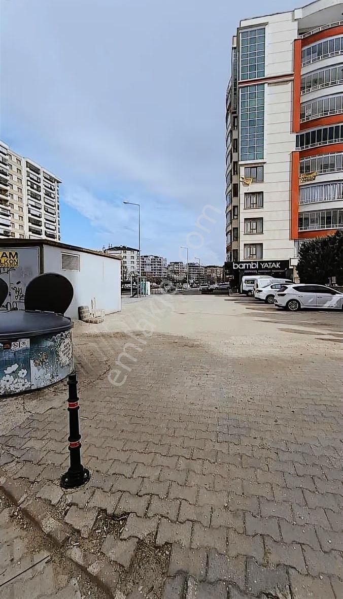 Çeçenistan Cadde Üzerinde 3+1 Kiralık