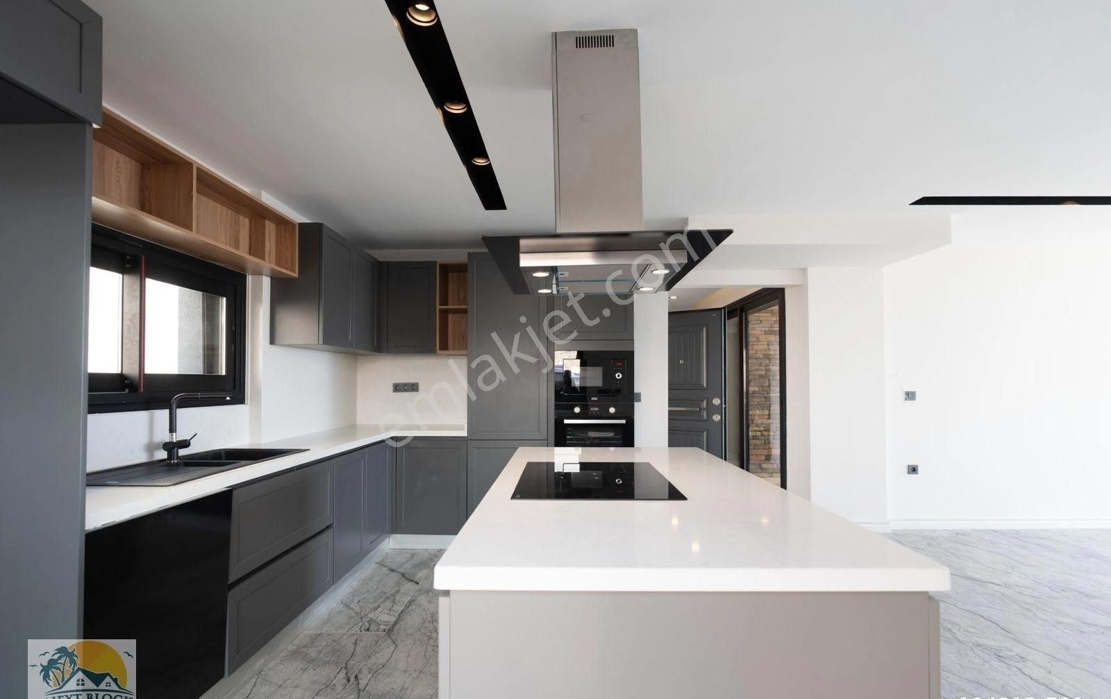 Kuşadası Karaova'da Full Deniz Manzaralı Özel Havuzlu Satılık Villa - Görsel 11