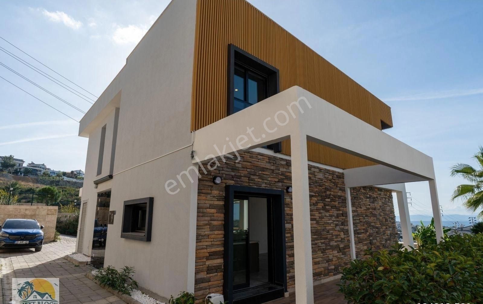 Kuşadası Karaova'da Full Deniz Manzaralı Özel Havuzlu Satılık Villa - Görsel 15