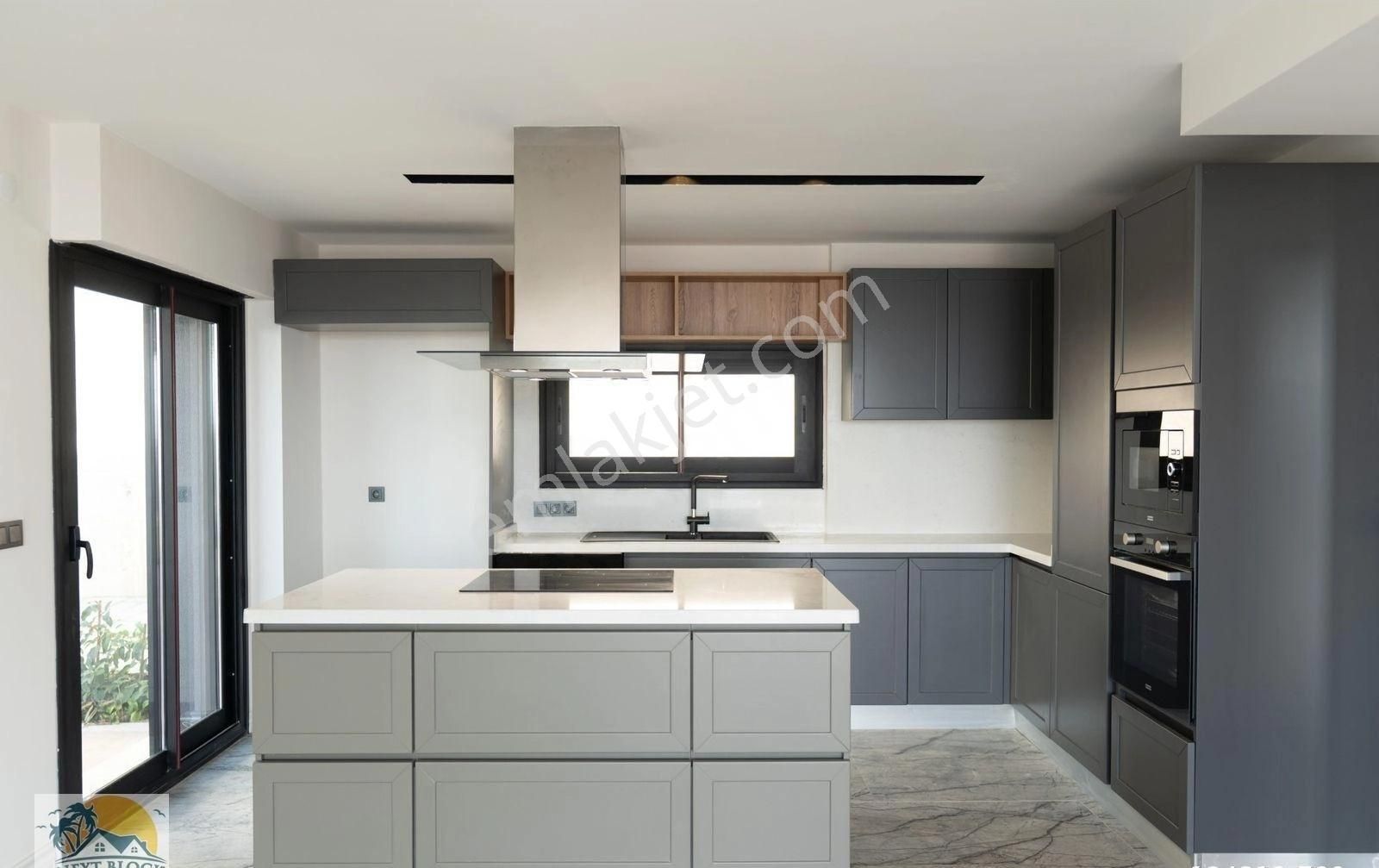 Kuşadası Karaova'da Full Deniz Manzaralı Özel Havuzlu Satılık Villa - Görsel 10