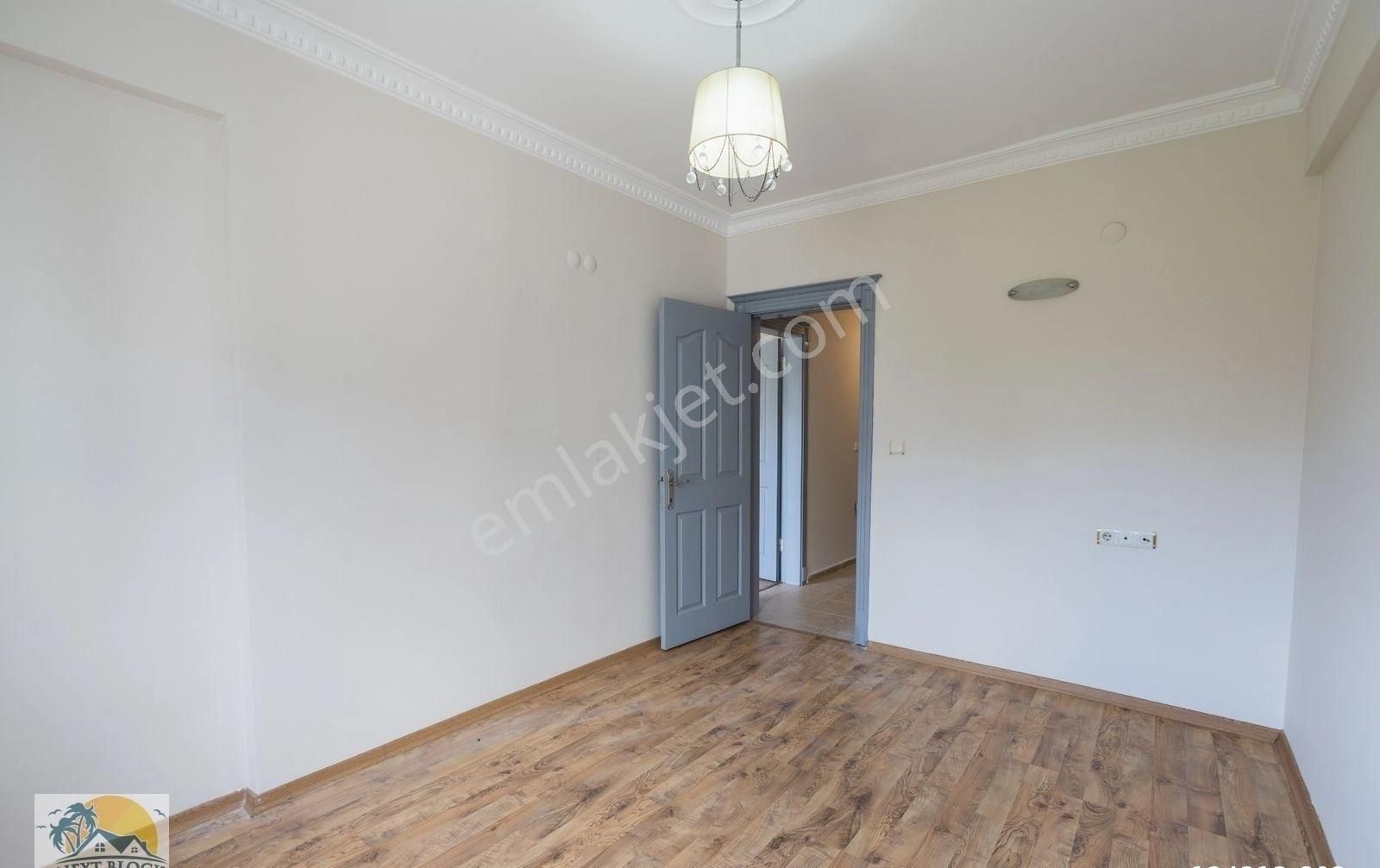 Kuşadası Merkezi Lokasyonda Satılık 3+1 Masrafsız Fırsat Daire - Görsel 6