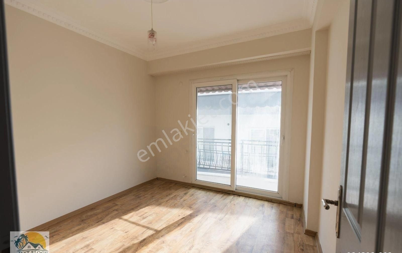 Kuşadası Merkezi Lokasyonda Satılık 3+1 Masrafsız Fırsat Daire - Görsel 2