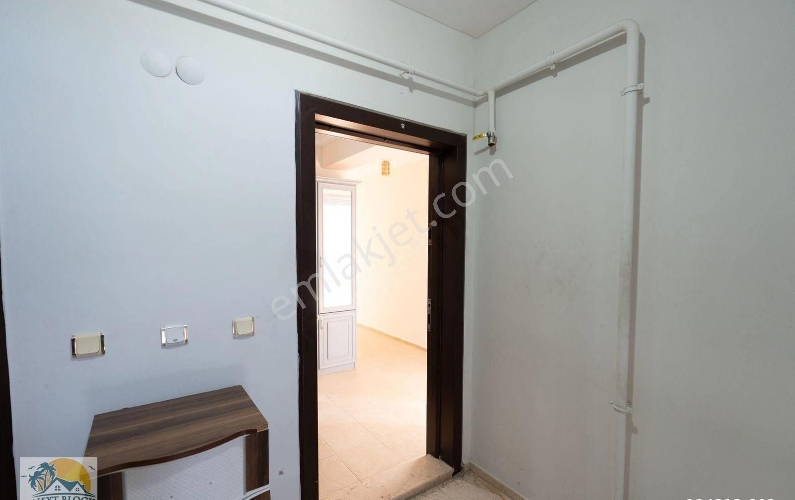 Kuşadası Merkezi Lokasyonda Satılık 3+1 Masrafsız Fırsat Daire - Görsel 24