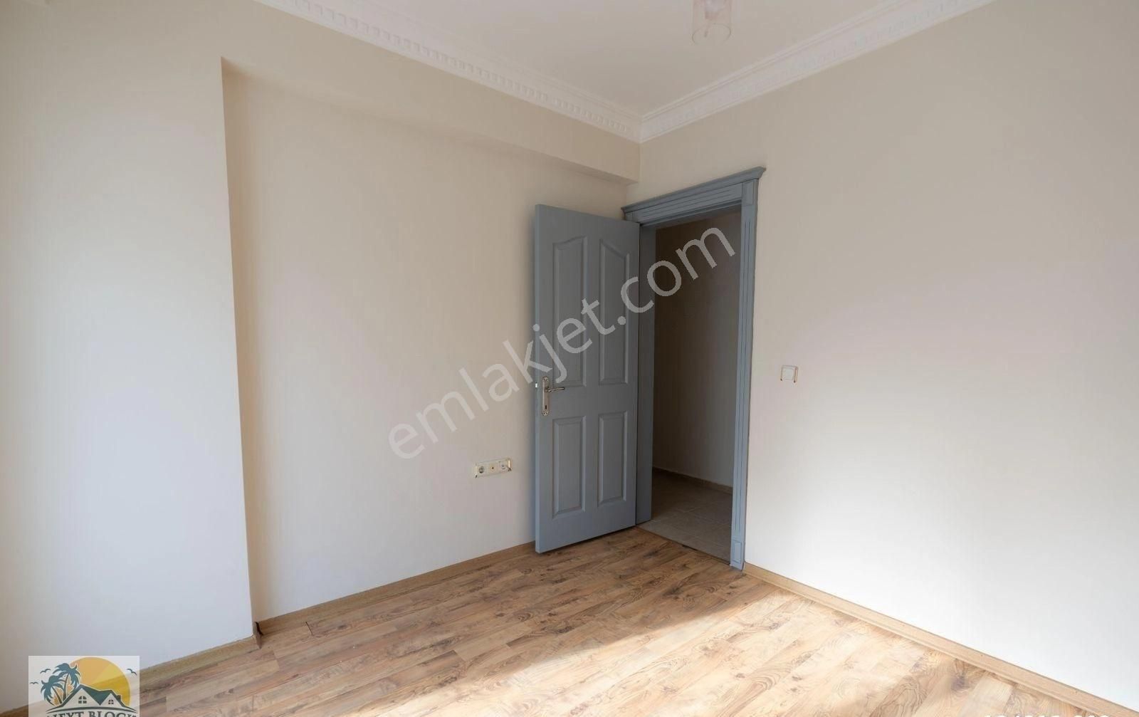 Kuşadası Merkezi Lokasyonda Satılık 3+1 Masrafsız Fırsat Daire - Görsel 3