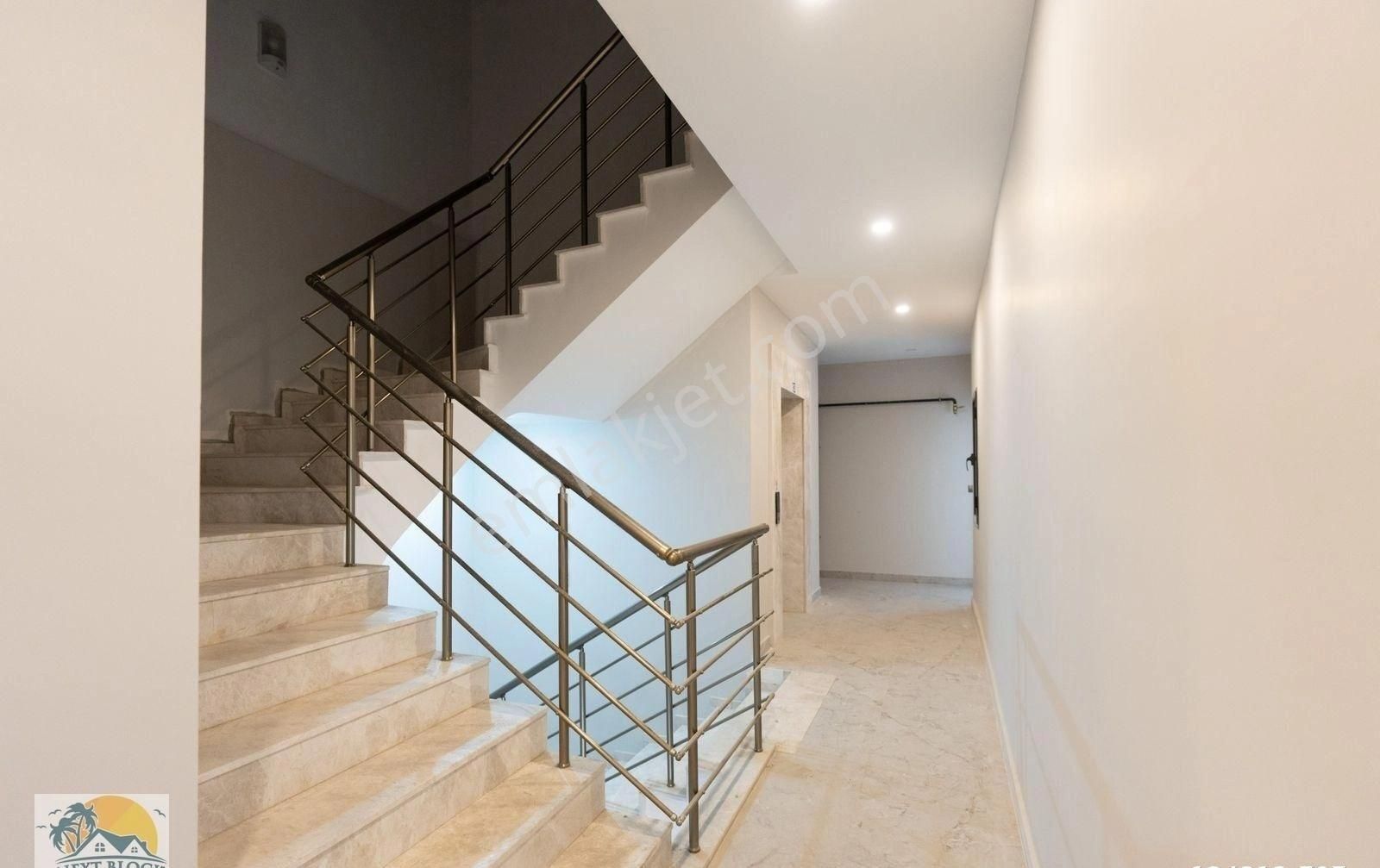 Kuşadası Değirmendere'de Merkezi Konumda Satılık Sıfır 3+1 Daire - Görsel 13