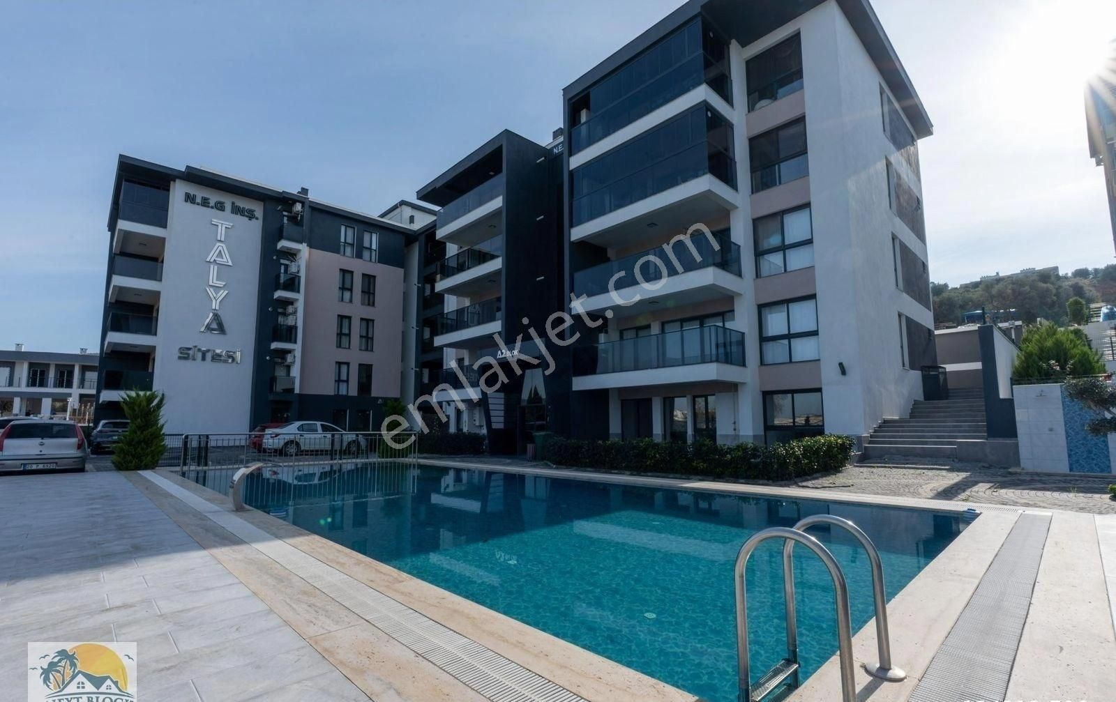 Kuşadası Değirmendere'de Kapalı Mutfak Deniz Manzaralı 2+1