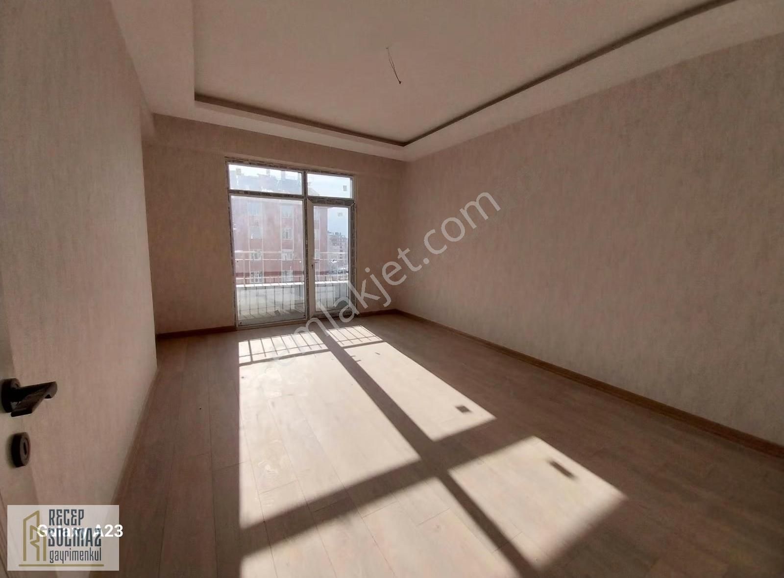 Ahmet Özcan Caddesinde Satılık Site İçerisi 3+1 Ara Kat Daire - Görsel 32