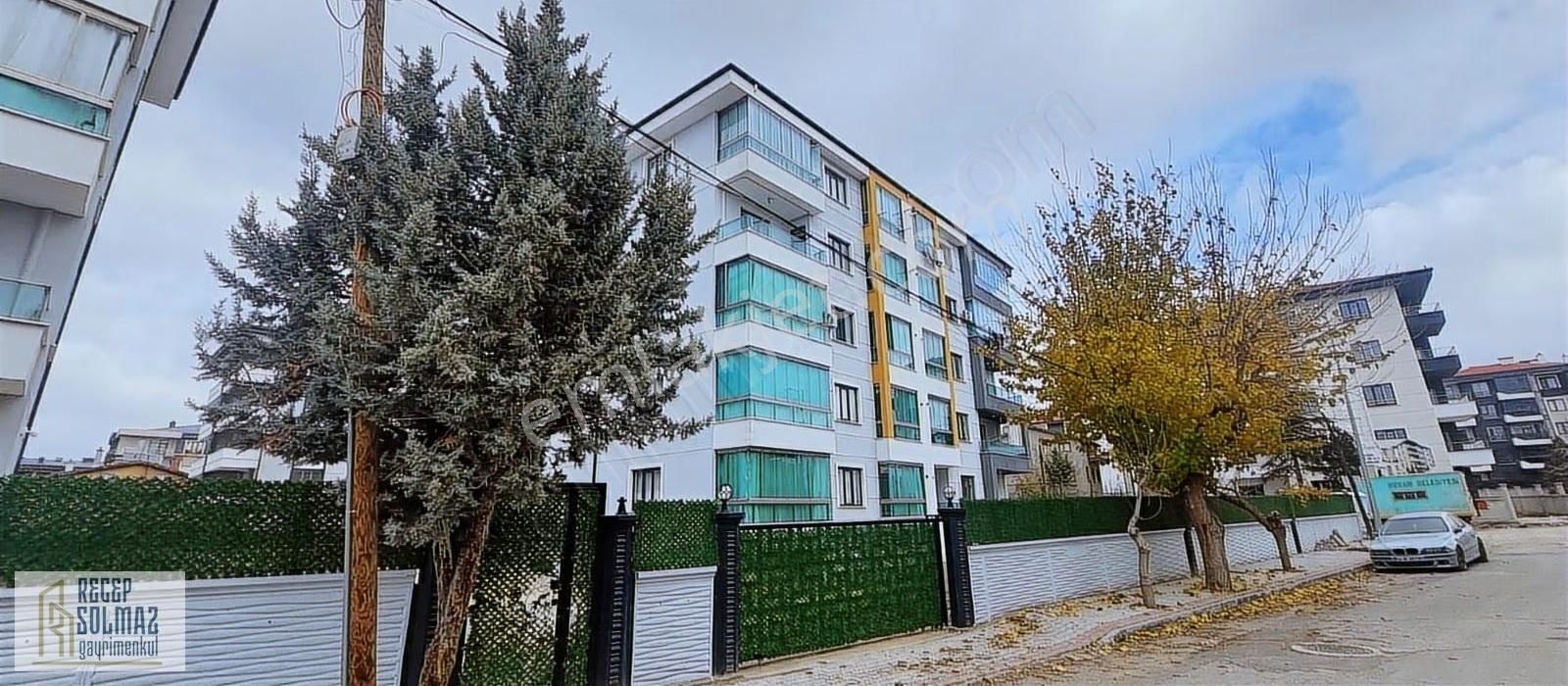 Uluğbey Mahallesınde Masrafsız Lüks 3+1 Daire