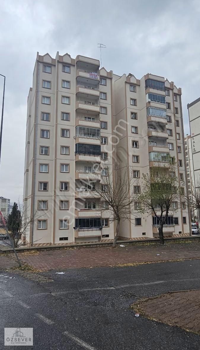 Acill Satılık Mükemmel Konumda Kombili Daire..