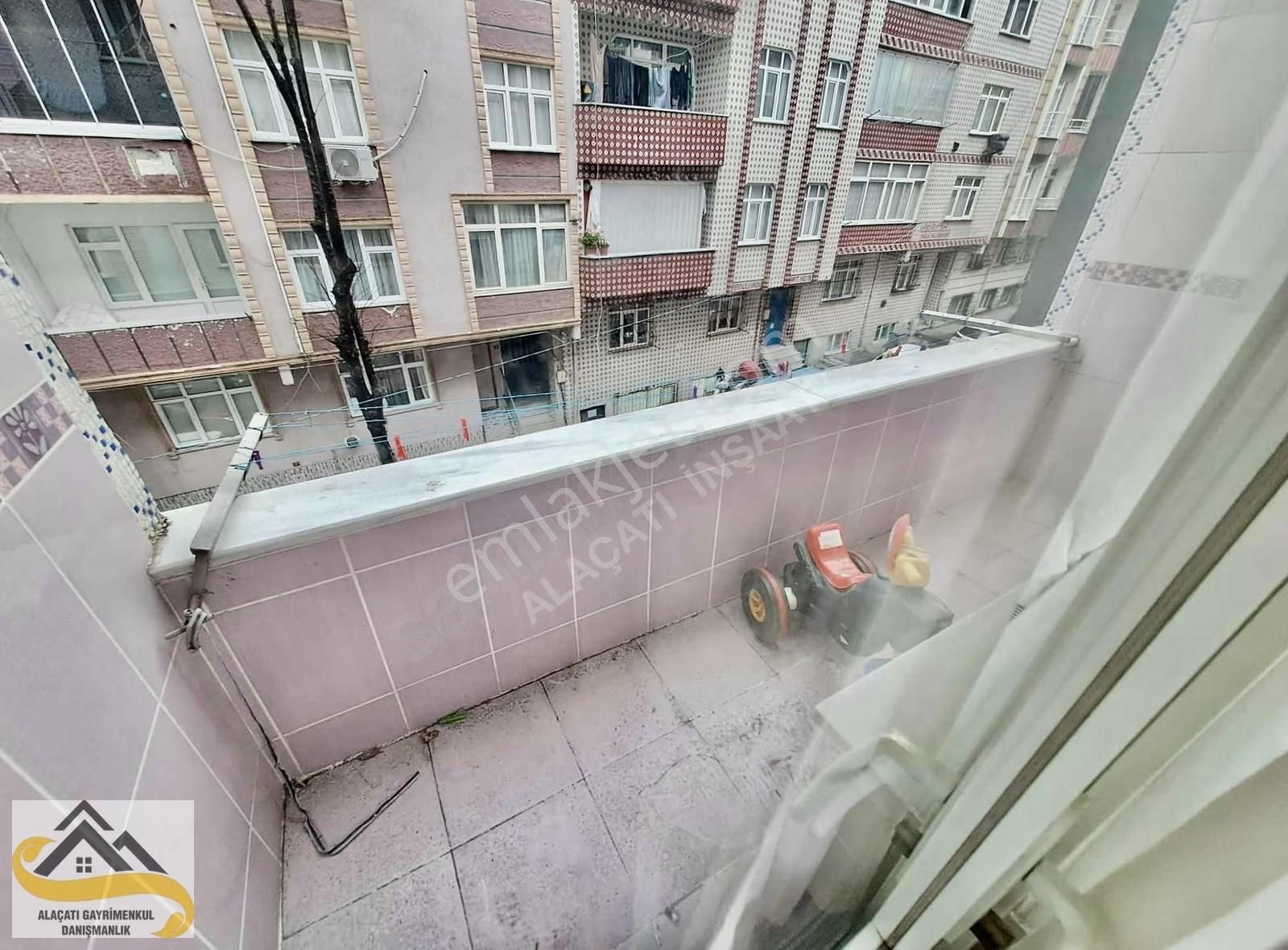 Alaçatı Dan Güzel Konumda Güzel 120 M2 3+1 2.kat 18 Yaş Daire - Görsel 2