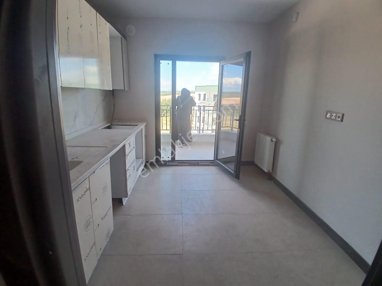 Buruk Tokilerde 3+1 Doğalgazlı Güneş Enerjili Geniş Fırsat Kiralık Daire !! Açıklama Oku!! - Görsel 4