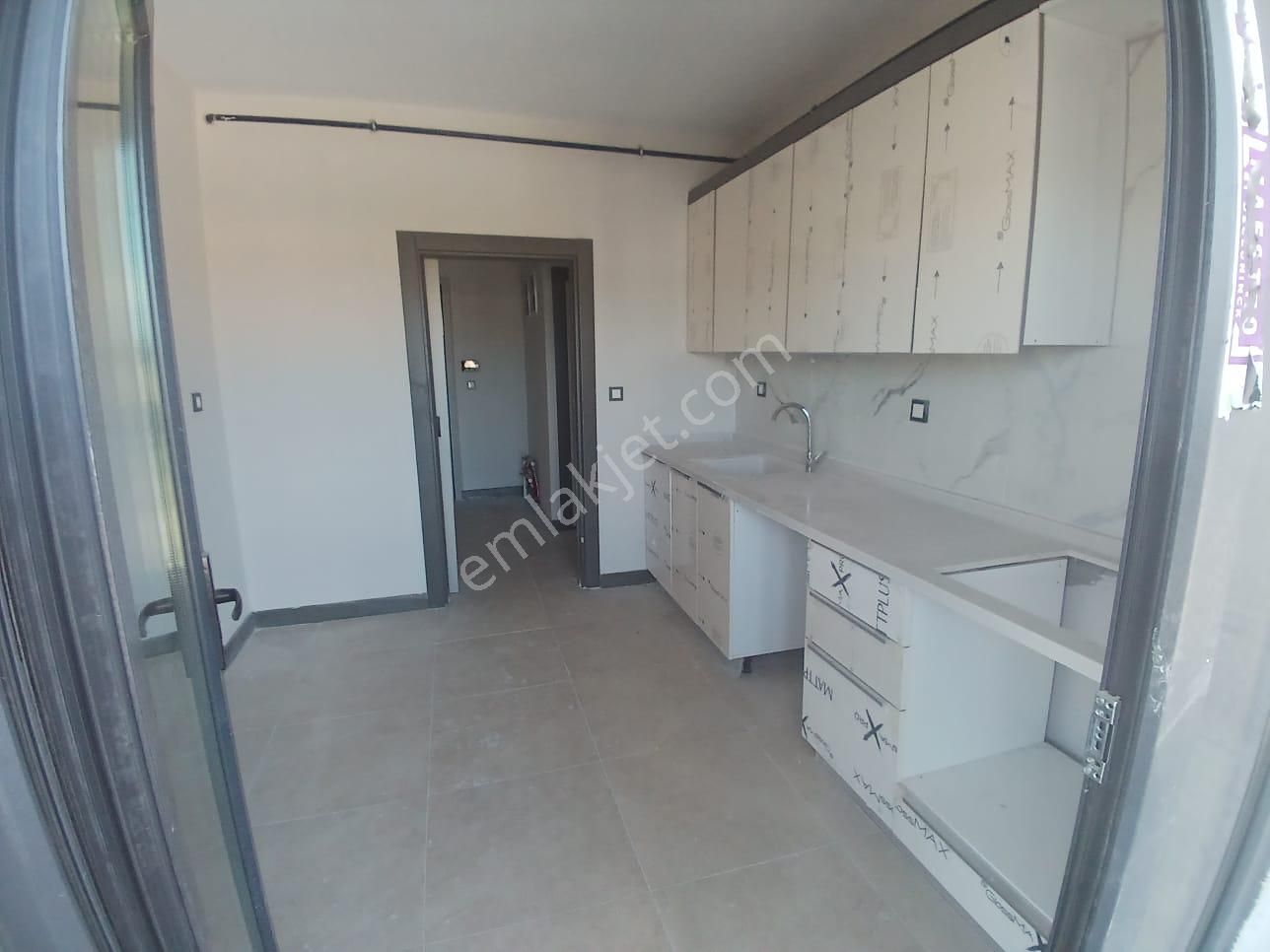 Buruk Tokilerde 3+1 Doğalgazlı Güneş Enerjili Geniş Fırsat Kiralık Daire !! Açıklama Oku!!