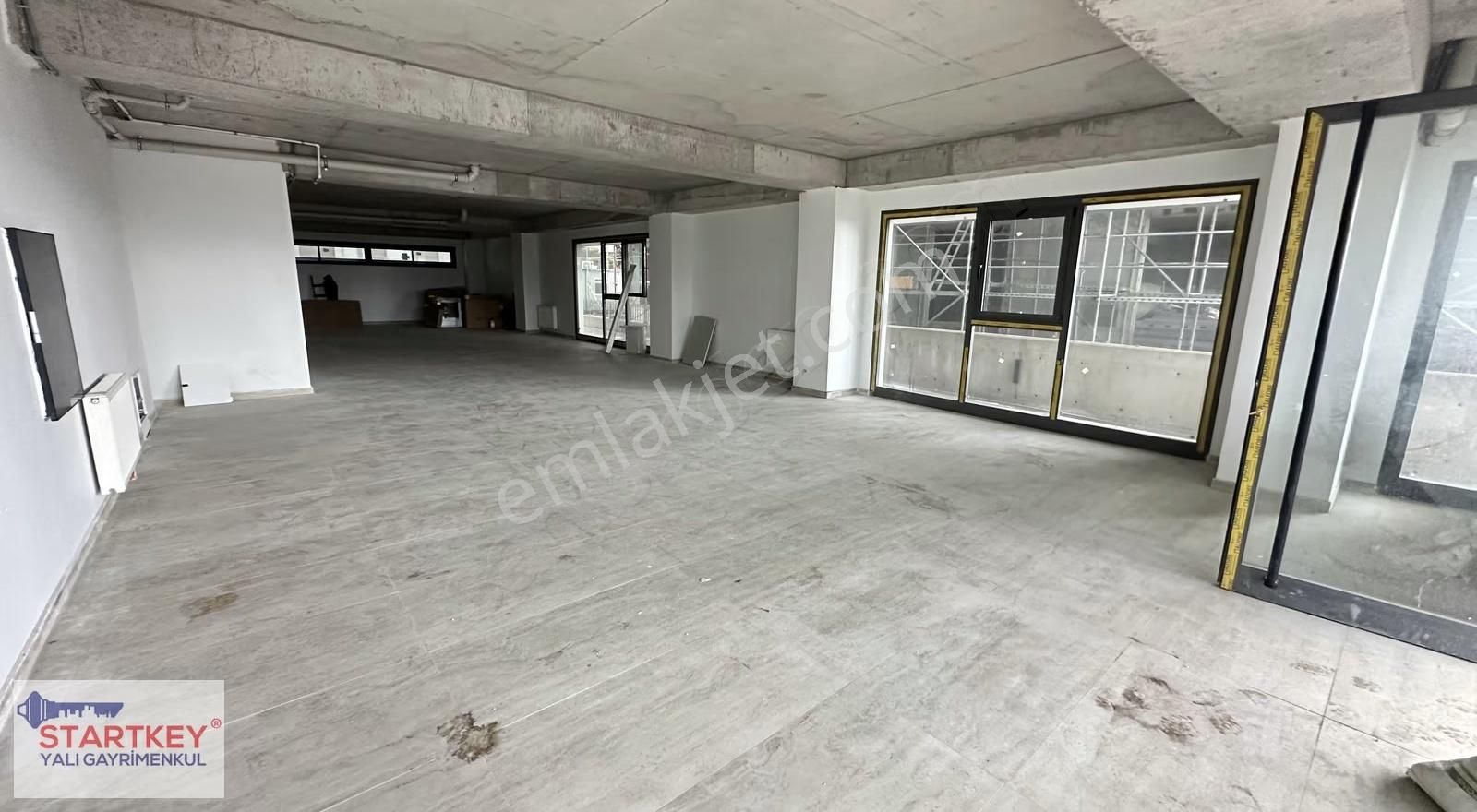 Karşıyaka Yalı Bulvarında Deniz Manzaralı Kiralık Sıfır Dükkan - Görsel 3