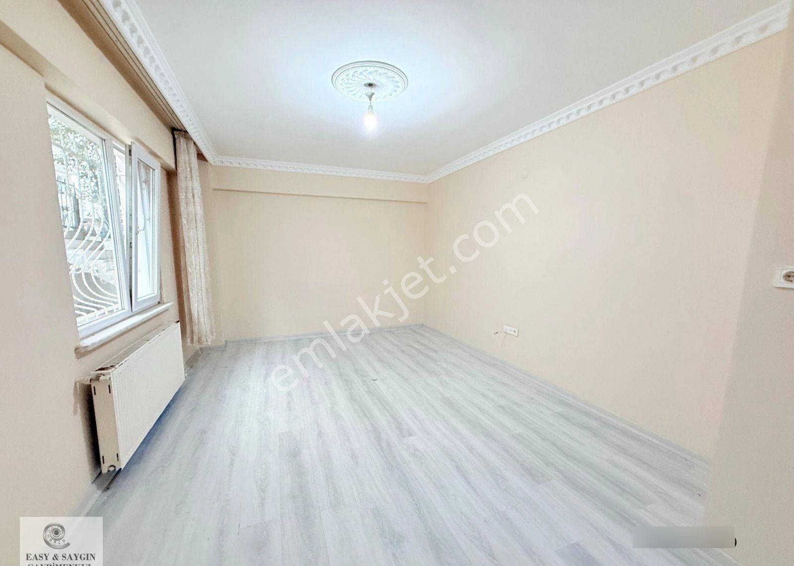 Gümüşpala Rafet Baba Sokakda Metrobüse 3 Dk Boş Satılık 2+1 Bahçe Katı