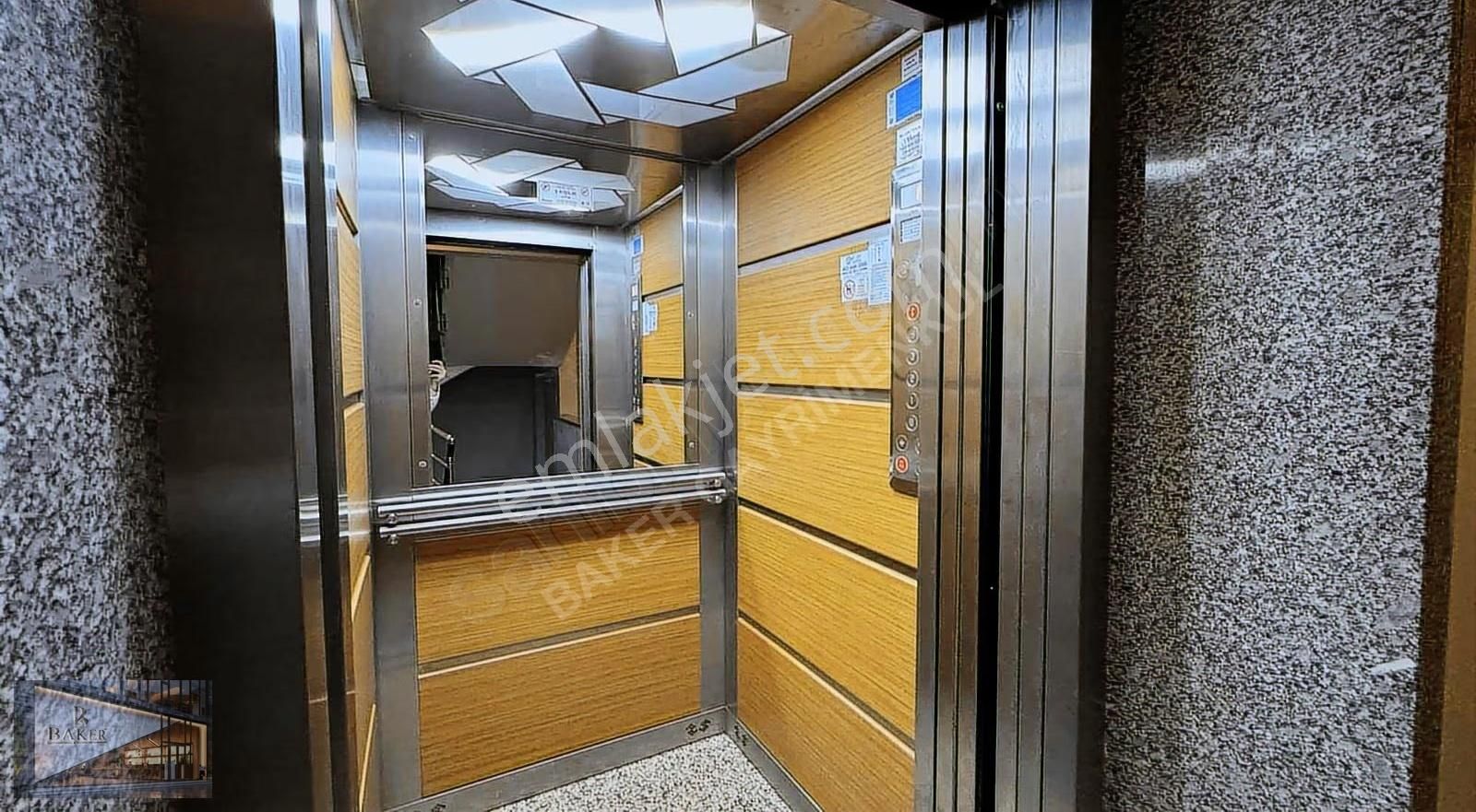 Baker'den Güneştepe'de Site İçi 4+1 Dublex Satılık Daire