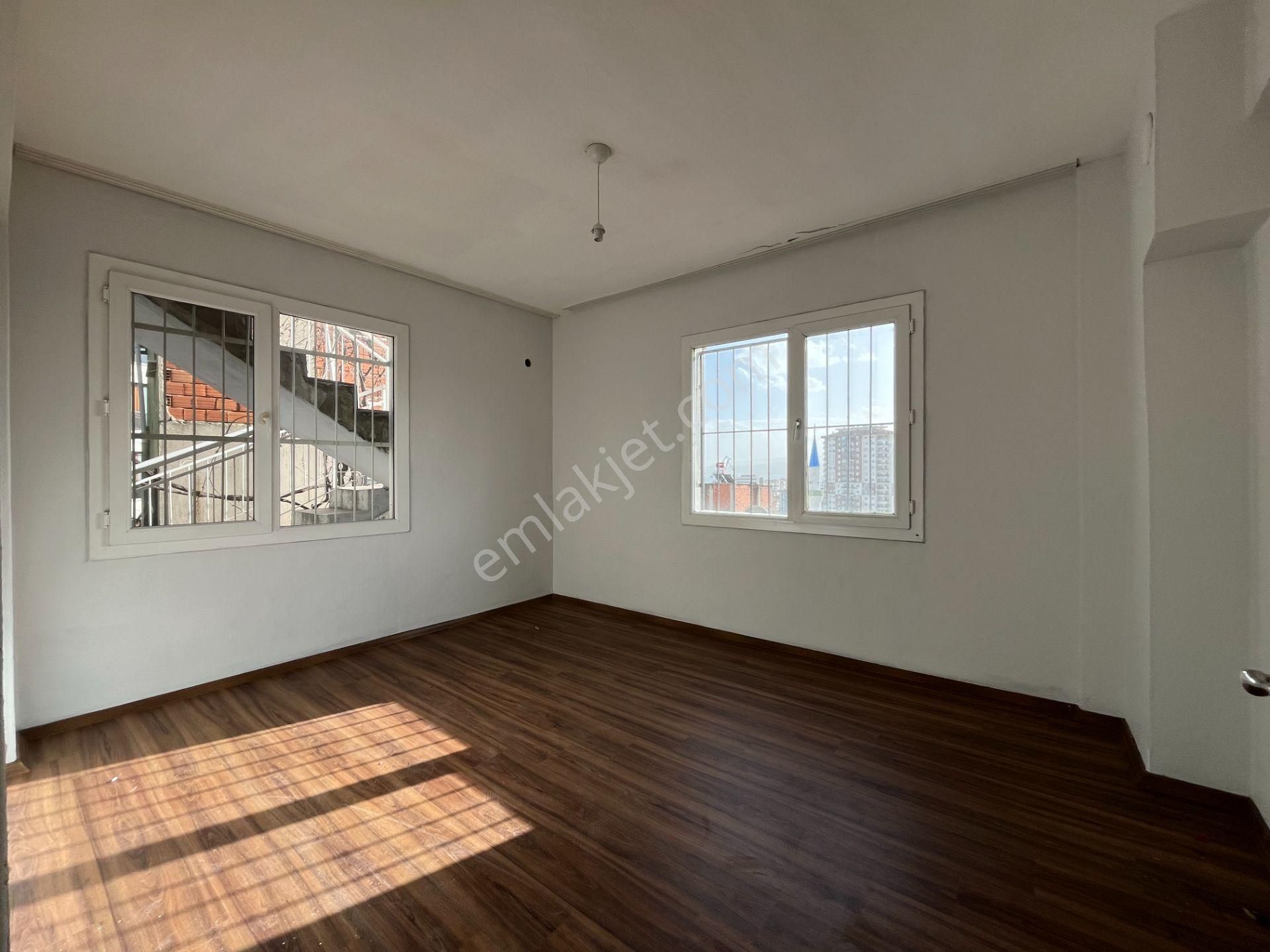 Gümüşpala'da Naldöken İzban Yakını Deniz Manzaralı 2+1 Kiralık Daire