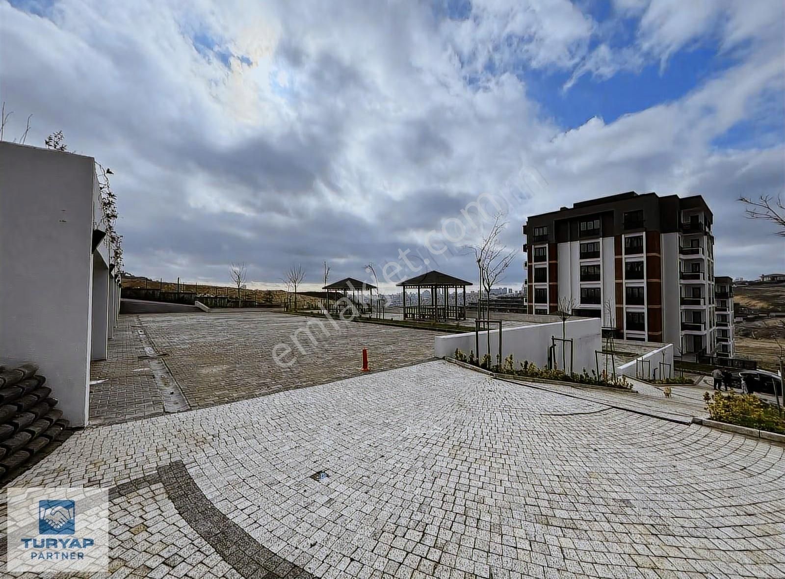 Resital Bahçeşehirde Satılık 2+1 Bahçe Katı Daire - Görsel 4