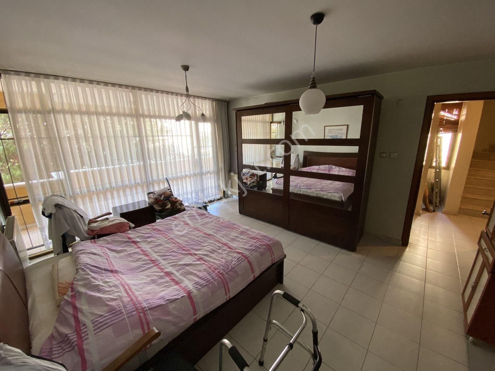 Ticari Kullanıma Uygun 4 Katlı Bahçeli Müstalik Bina - Görsel 3