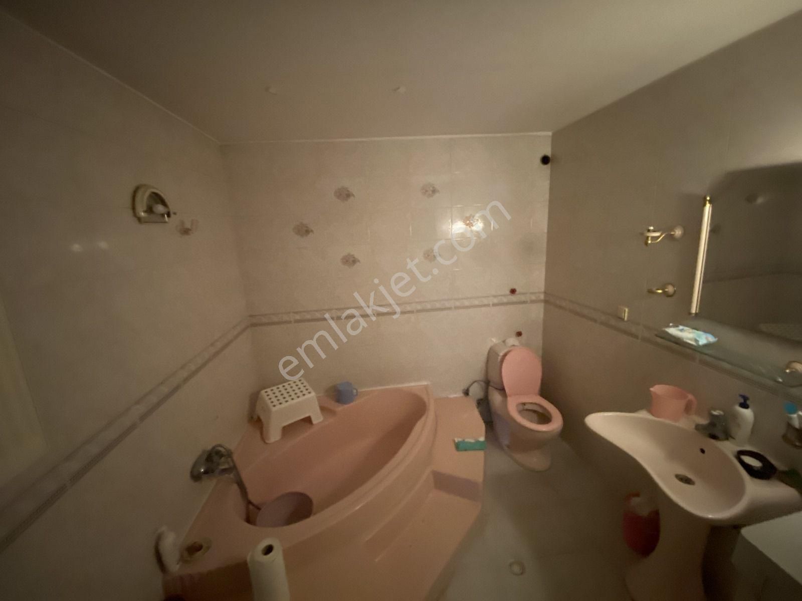 Ticari Kullanıma Uygun 4 Katlı Bahçeli Müstalik Bina - Görsel 16