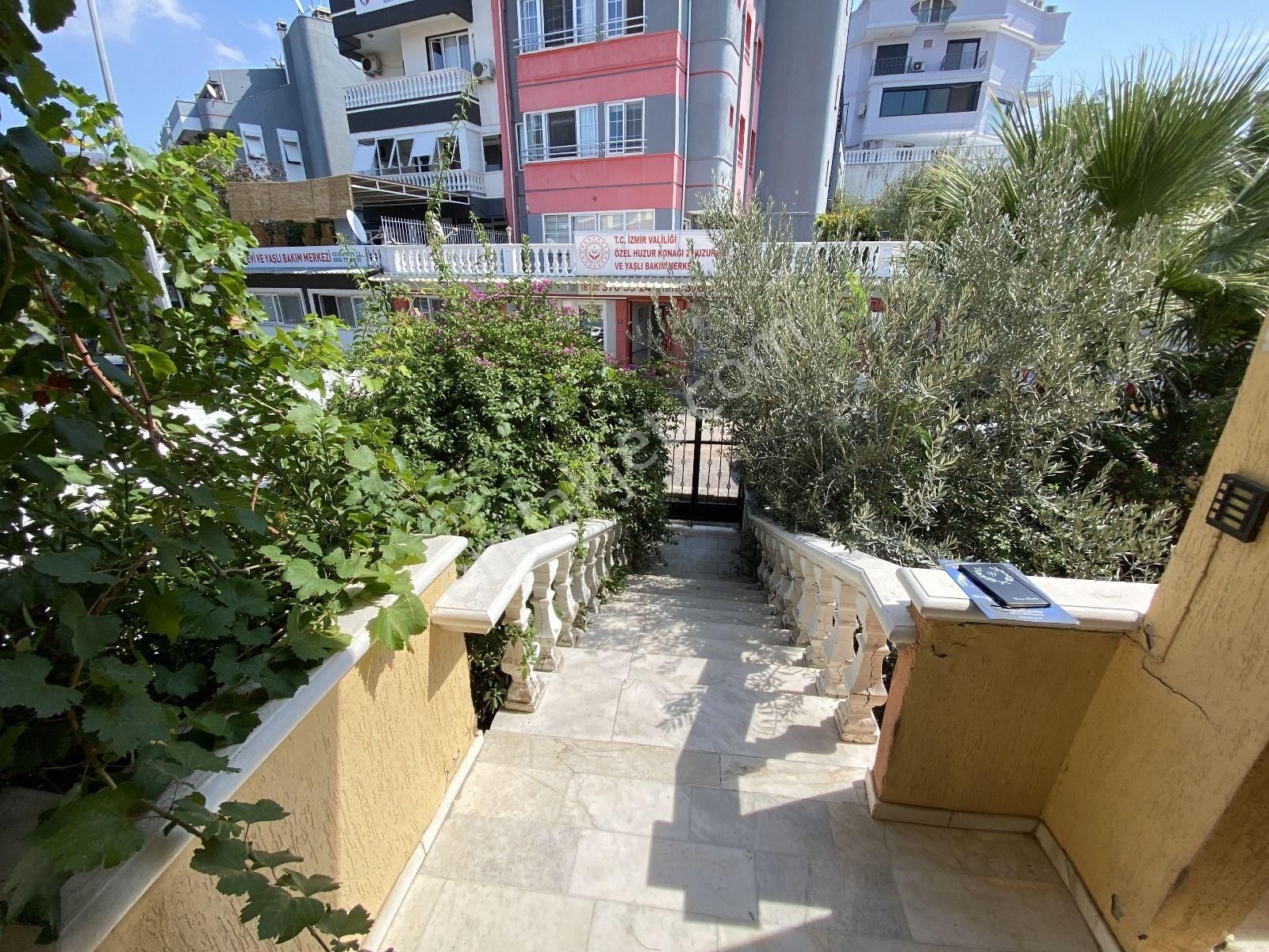 Ticari Kullanıma Uygun 4 Katlı Bahçeli Müstalik Bina - Görsel 27