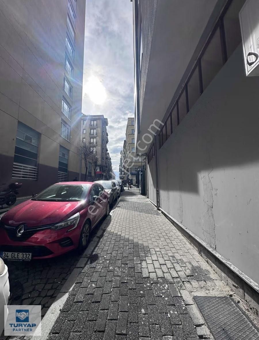 Şişli Meşrutiyette Metroya Yakın 3+1 Satılık Daire - Görsel 8