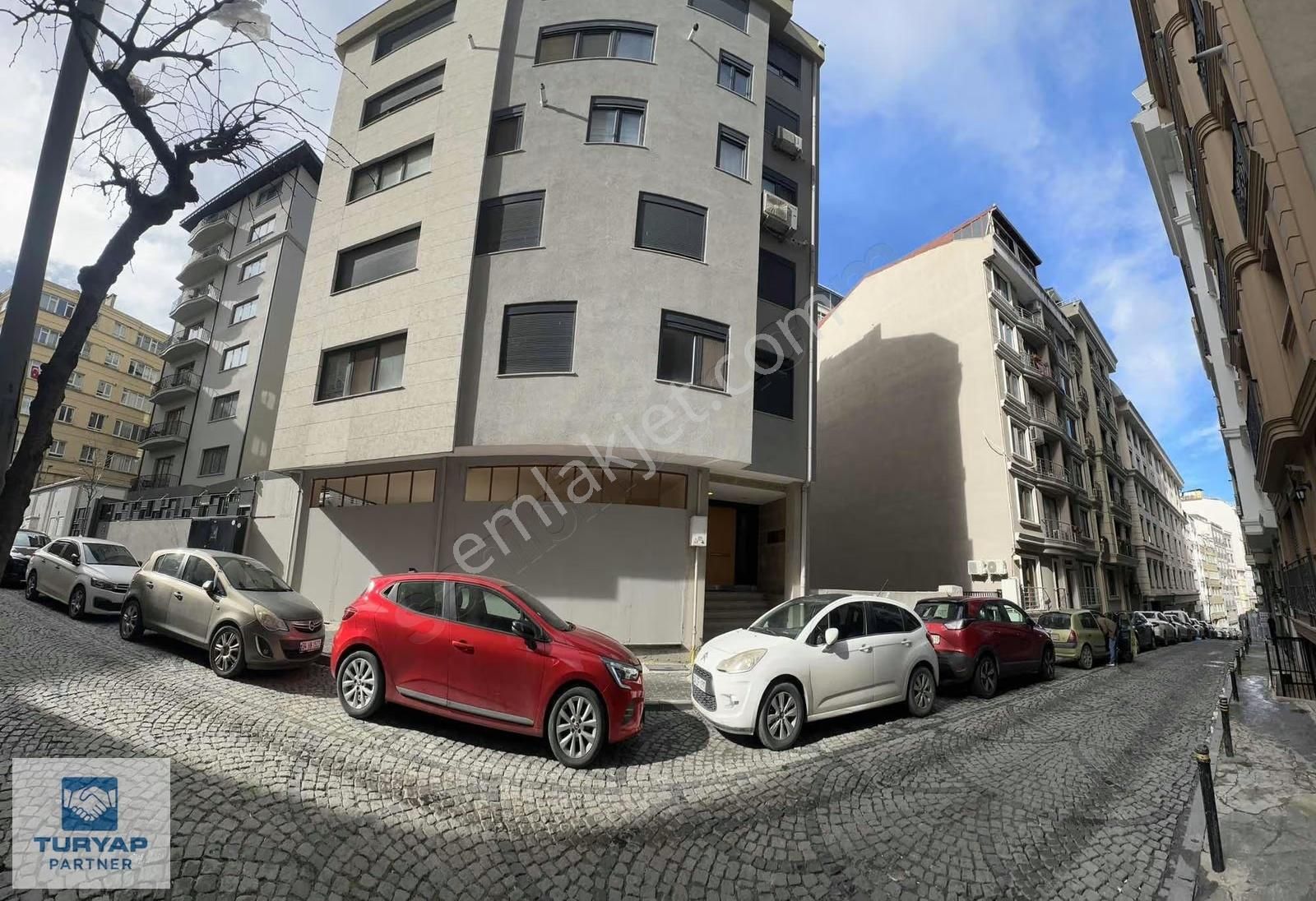 Şişli Meşrutiyette Metroya Yakın 3+1 Satılık Daire - Görsel 21