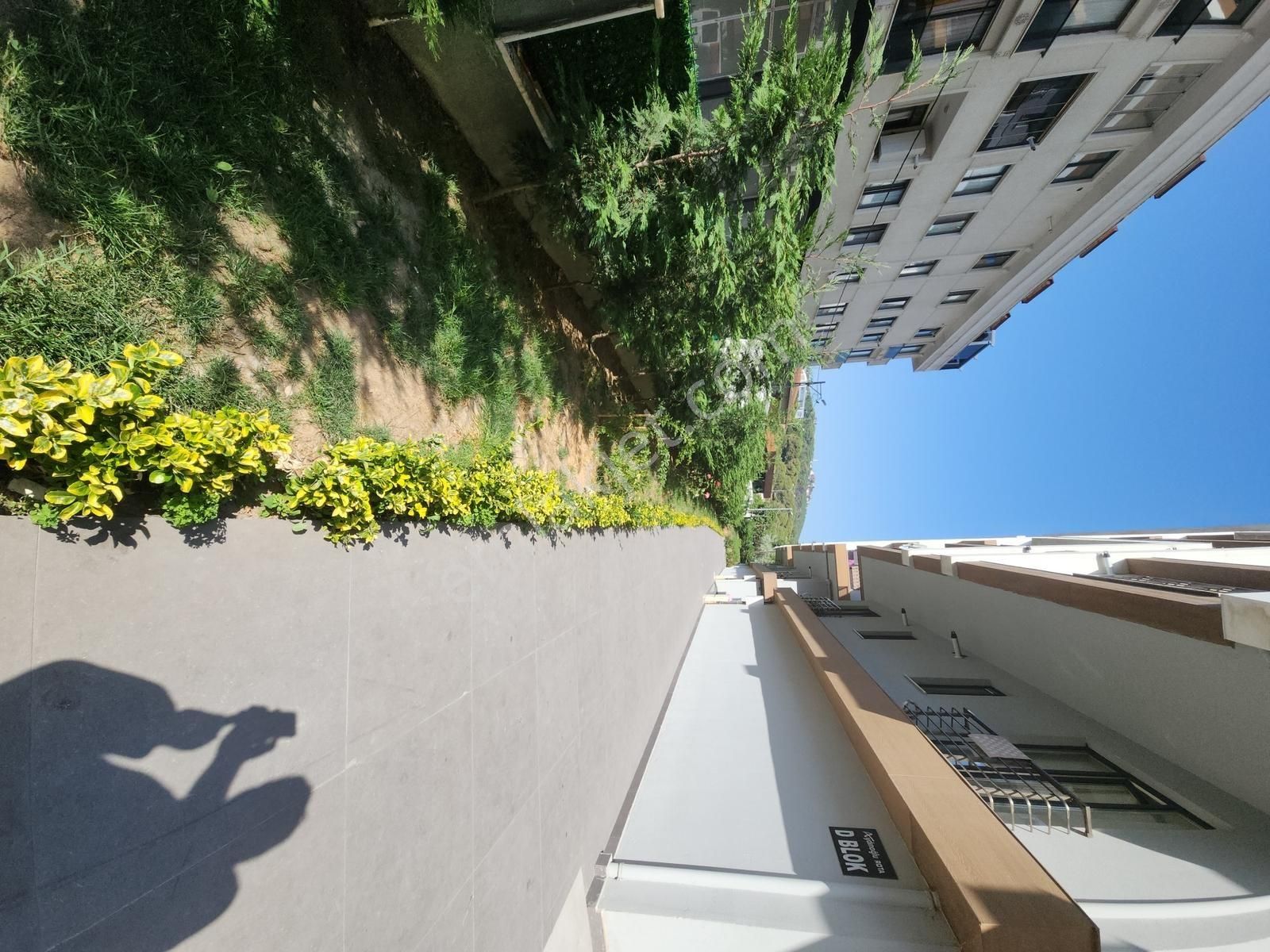 Maltepe Girne Mah.de Site İçerisinde Eşyalı 2+1 Çatı Katı - Görsel 11