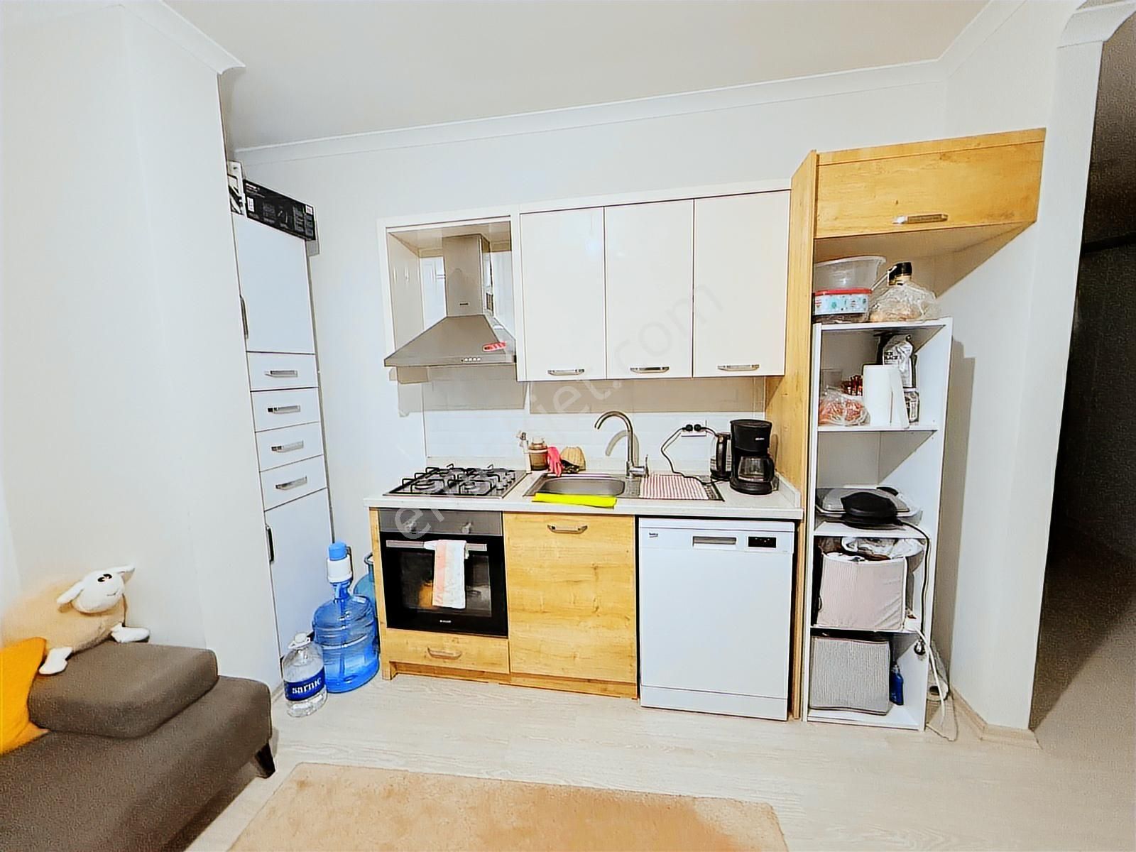 Maltepe Girne Mah.de Site İçerisinde Eşyalı 2+1 Çatı Katı - Görsel 7