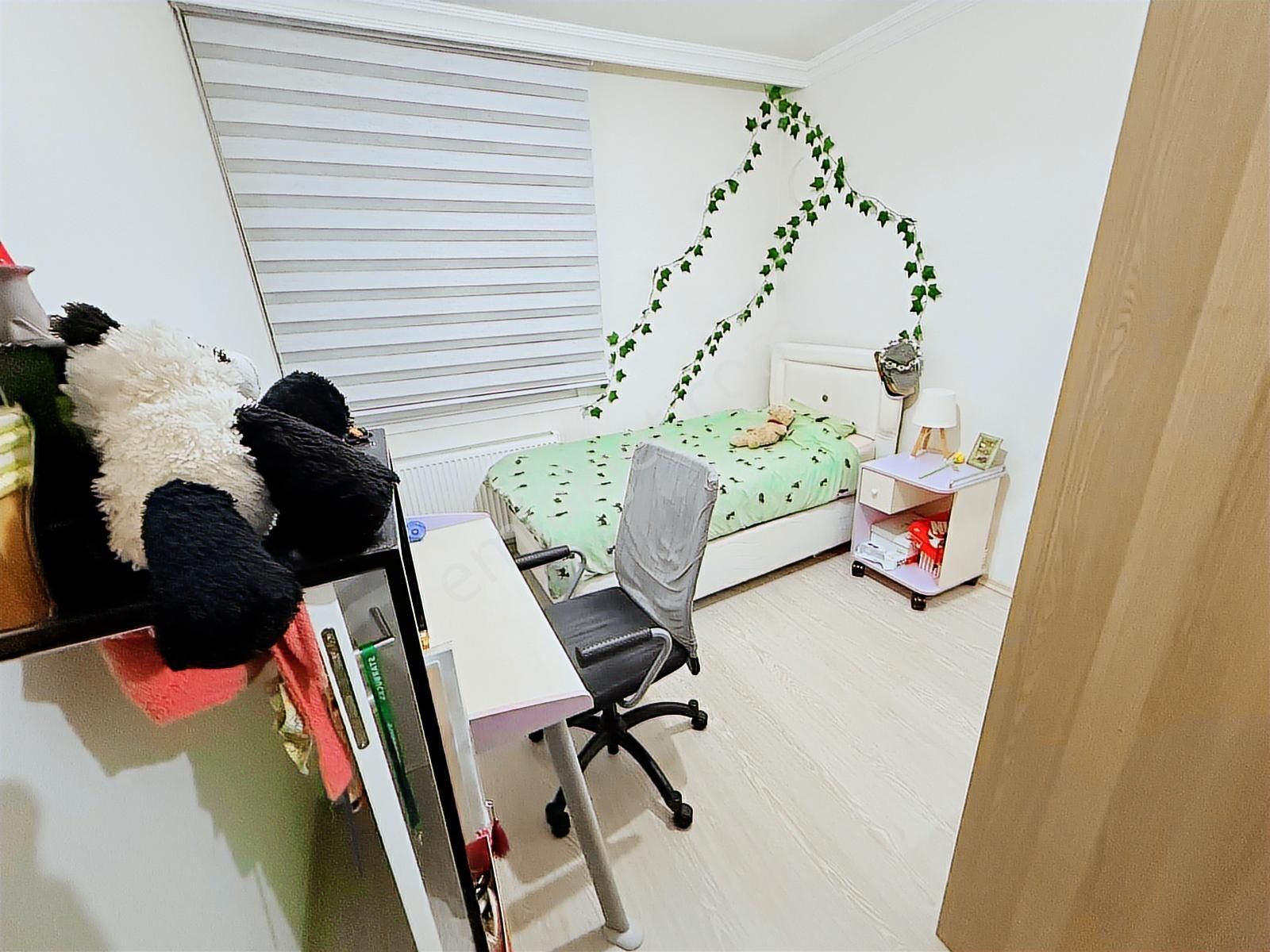 Maltepe Girne Mah.de Site İçerisinde Eşyalı 2+1 Çatı Katı - Görsel 16