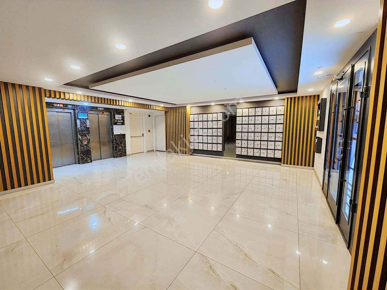 Maltepe Girne Mah.de Site İçerisinde Eşyalı 2+1 Çatı Katı - Görsel 22