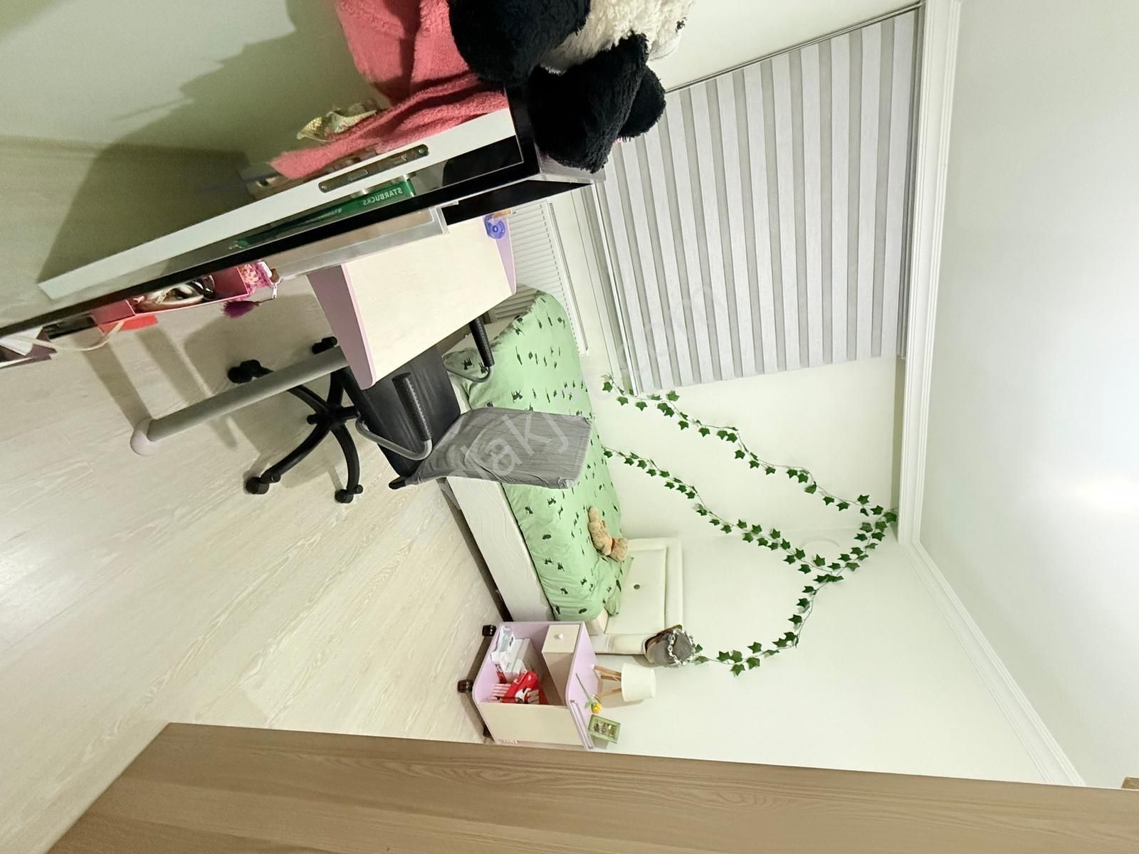 Maltepe Girne Mah.de Site İçerisinde Eşyalı 2+1 Çatı Katı - Görsel 2