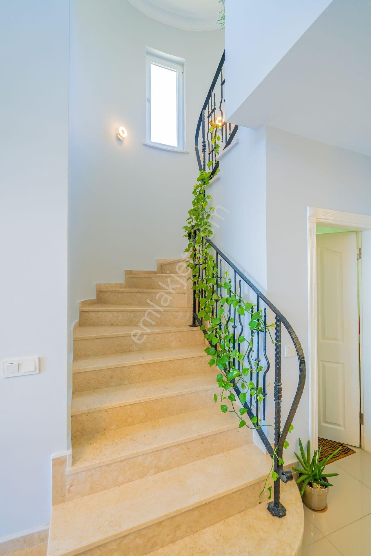 Kargıcakta Panoramik Deniz Manzaralı, Özel Bahçeli 3+1 Villa - Görsel 19