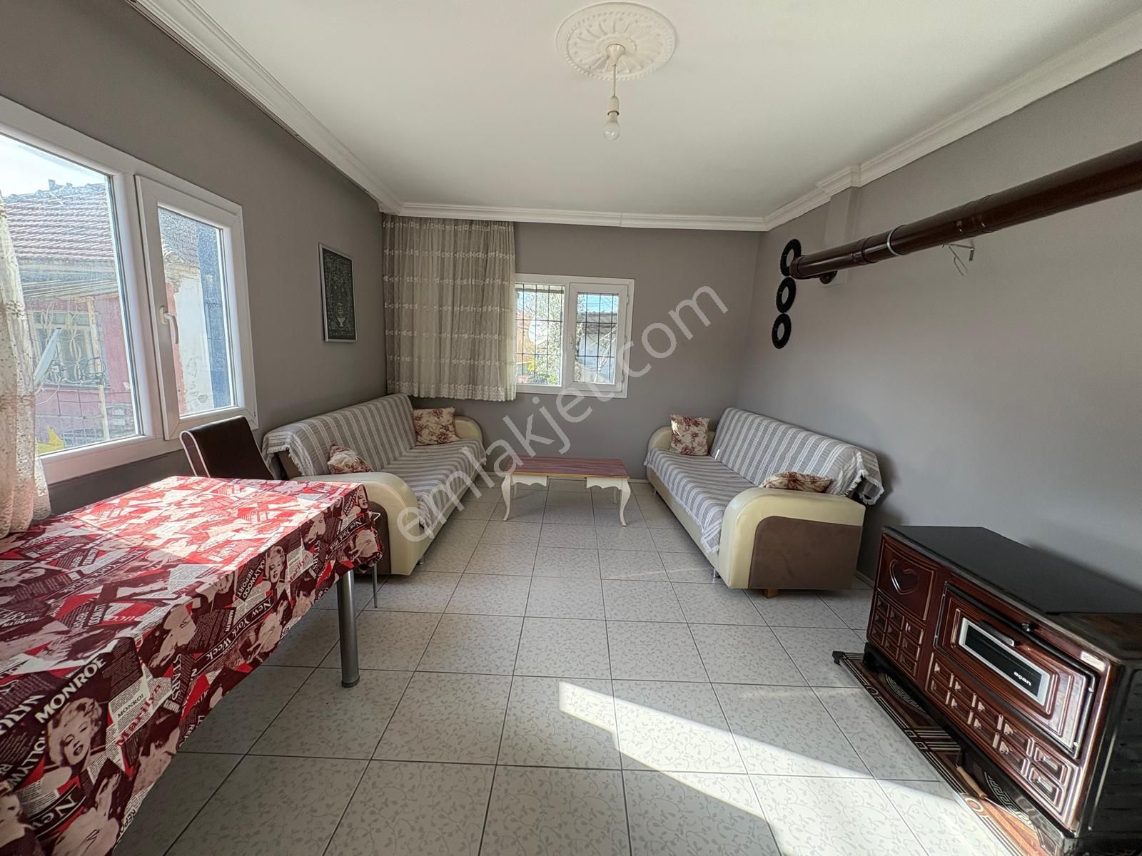 Aliağa Bozköyde 2+1 Kapalı Mutfak Müstakil Bahçeli Ev