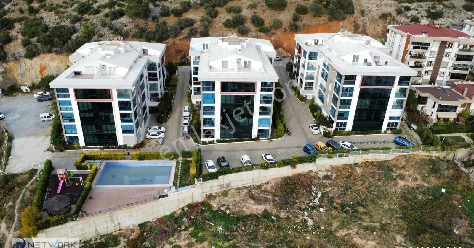 Kuşadası Ege'de Deniz Manzaralı, Havuzlu Sitede 200 M² 4+1 Satılık Lüks Daire