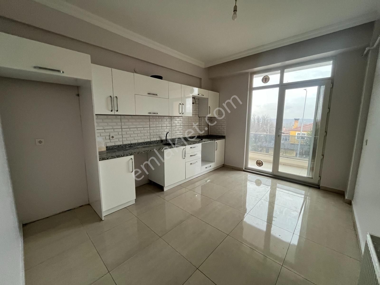 Kartepe'de Satılık 3+1 Geniş Güzel Daire
