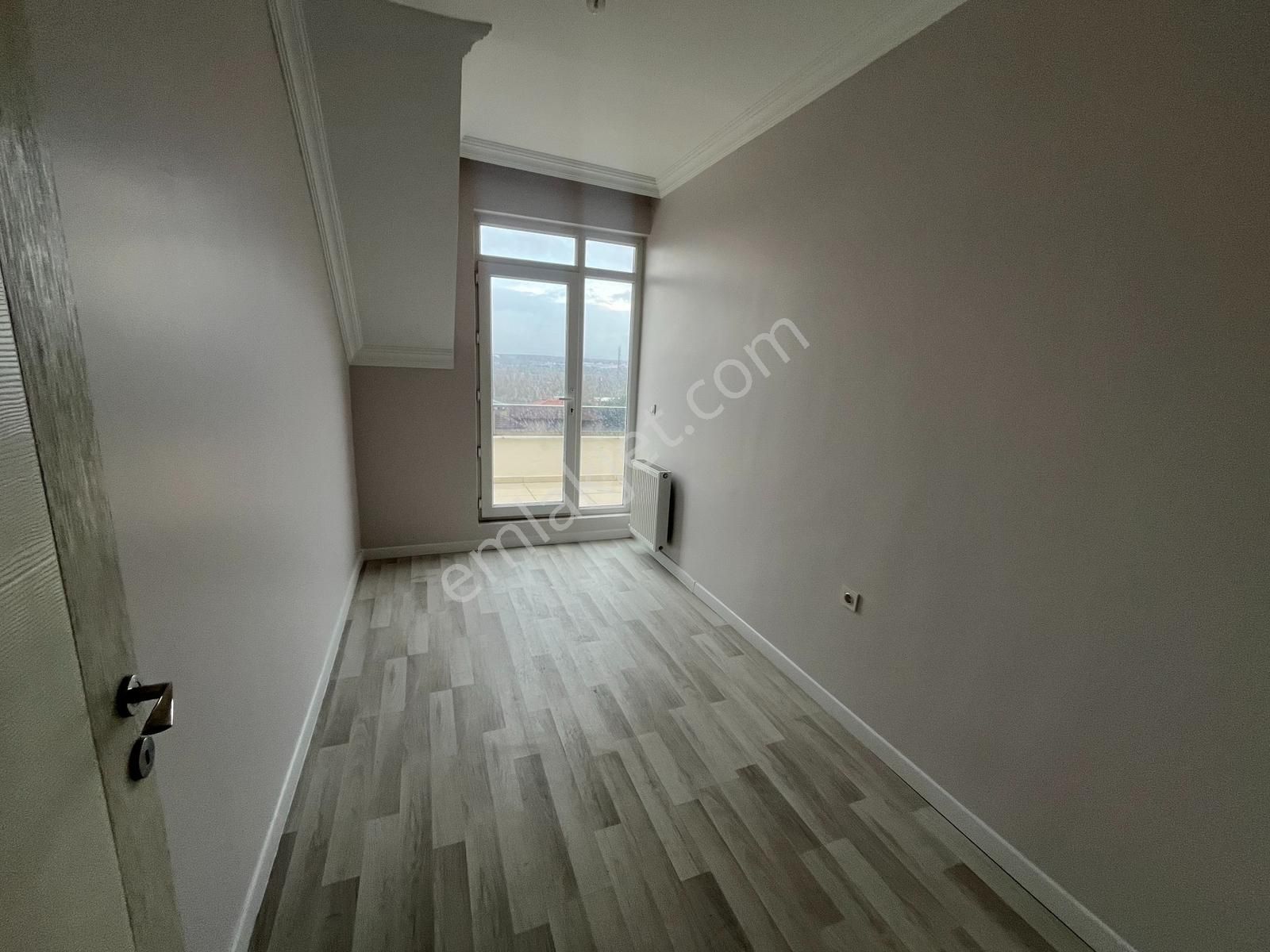 Kartepe'de Satılık 3+1 Geniş Güzel Daire - Görsel 31