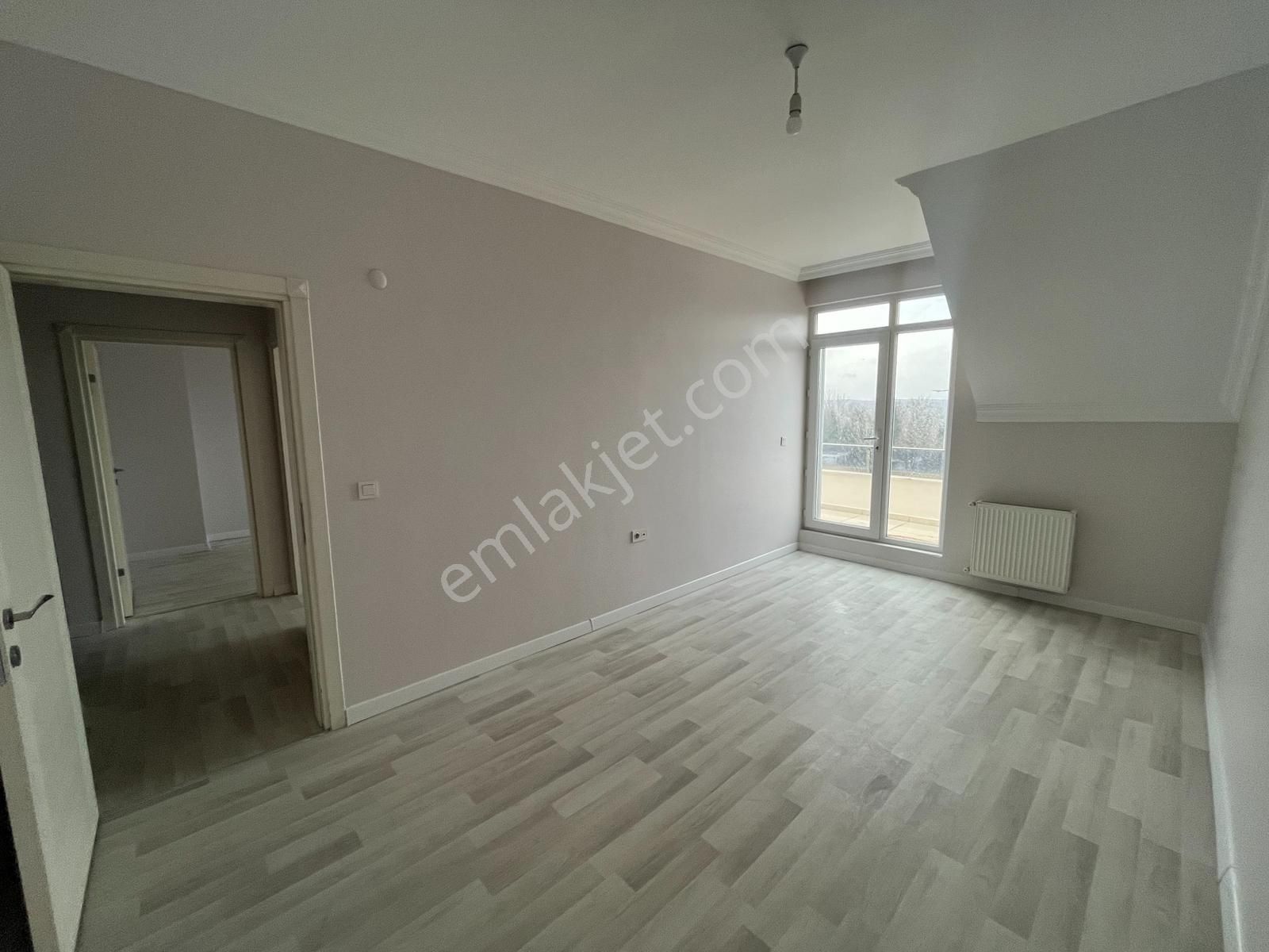 Kartepe'de Satılık 3+1 Geniş Güzel Daire - Görsel 15