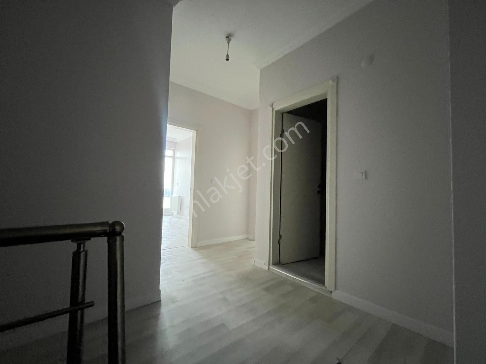 Kartepe'de Satılık 3+1 Geniş Güzel Daire - Görsel 21