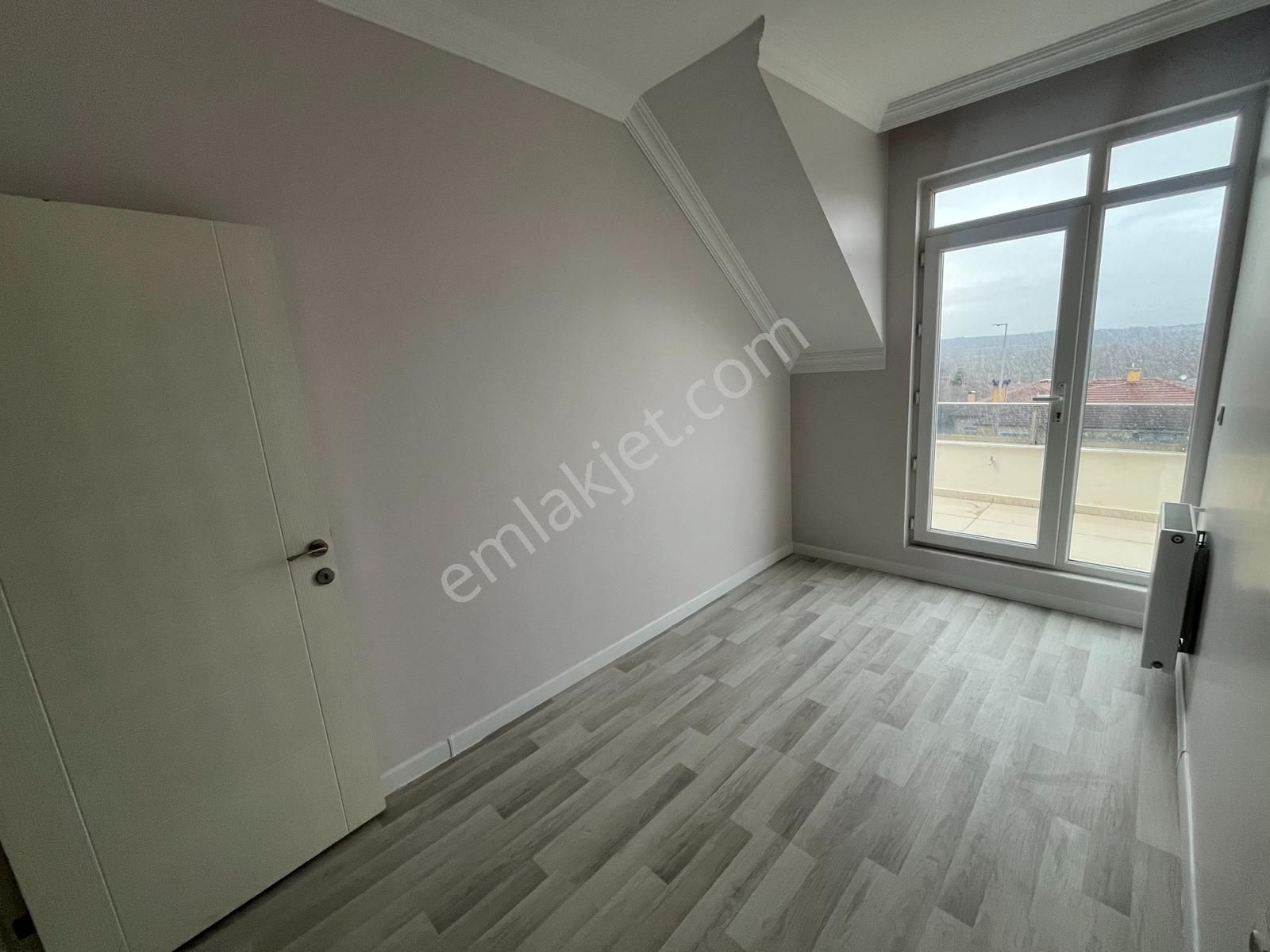 Kartepe'de Satılık 3+1 Geniş Güzel Daire - Görsel 24