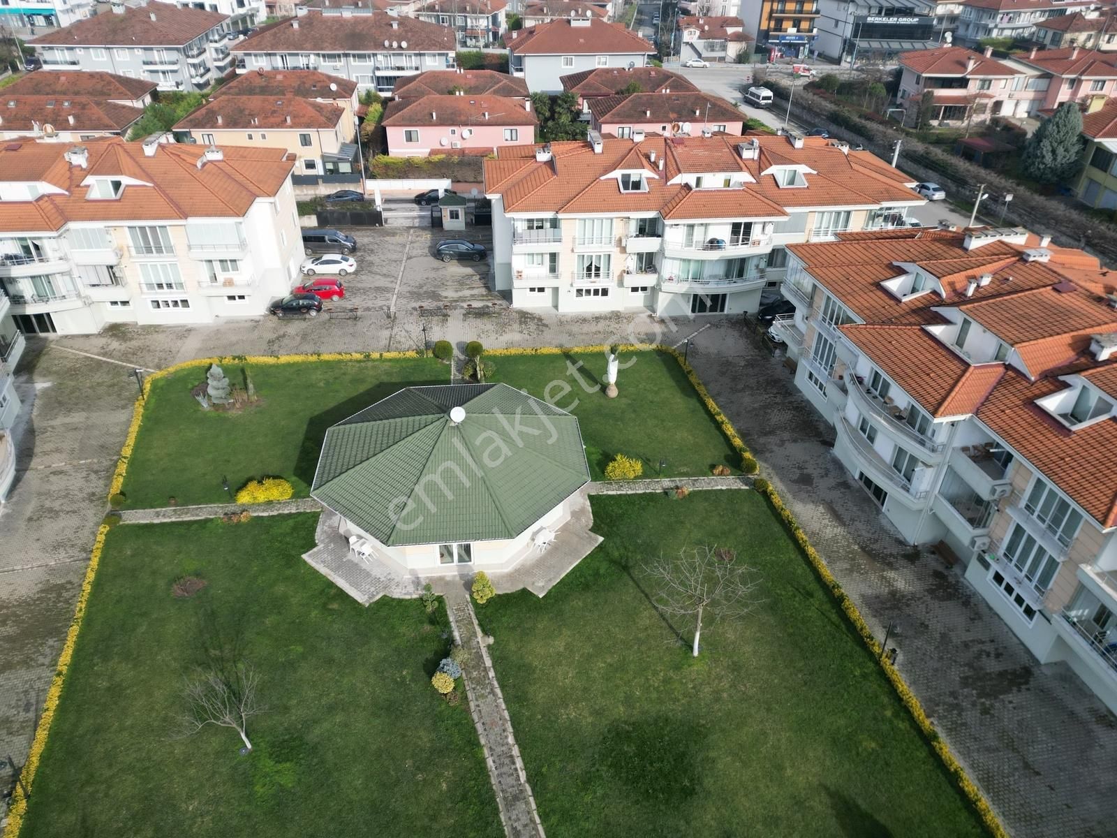 Serdivan A.v.m Yakını İyi Konumda Kiralık 2+1 Daire