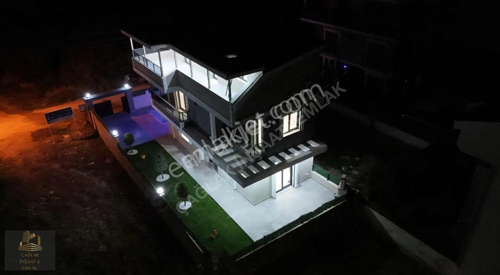 Altınkum'da Havuzlu Lüks 4+1 Villa - 180m² - Görsel 18