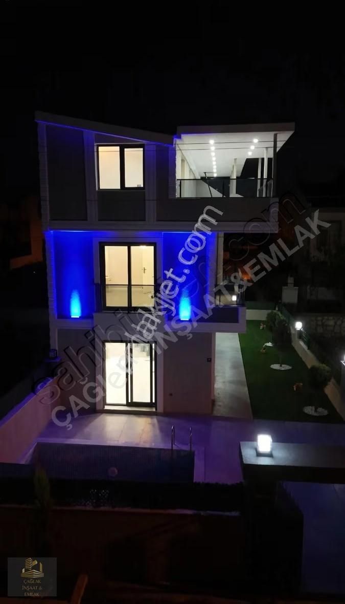 Altınkum'da Havuzlu Lüks 4+1 Villa - 180m² - Görsel 3
