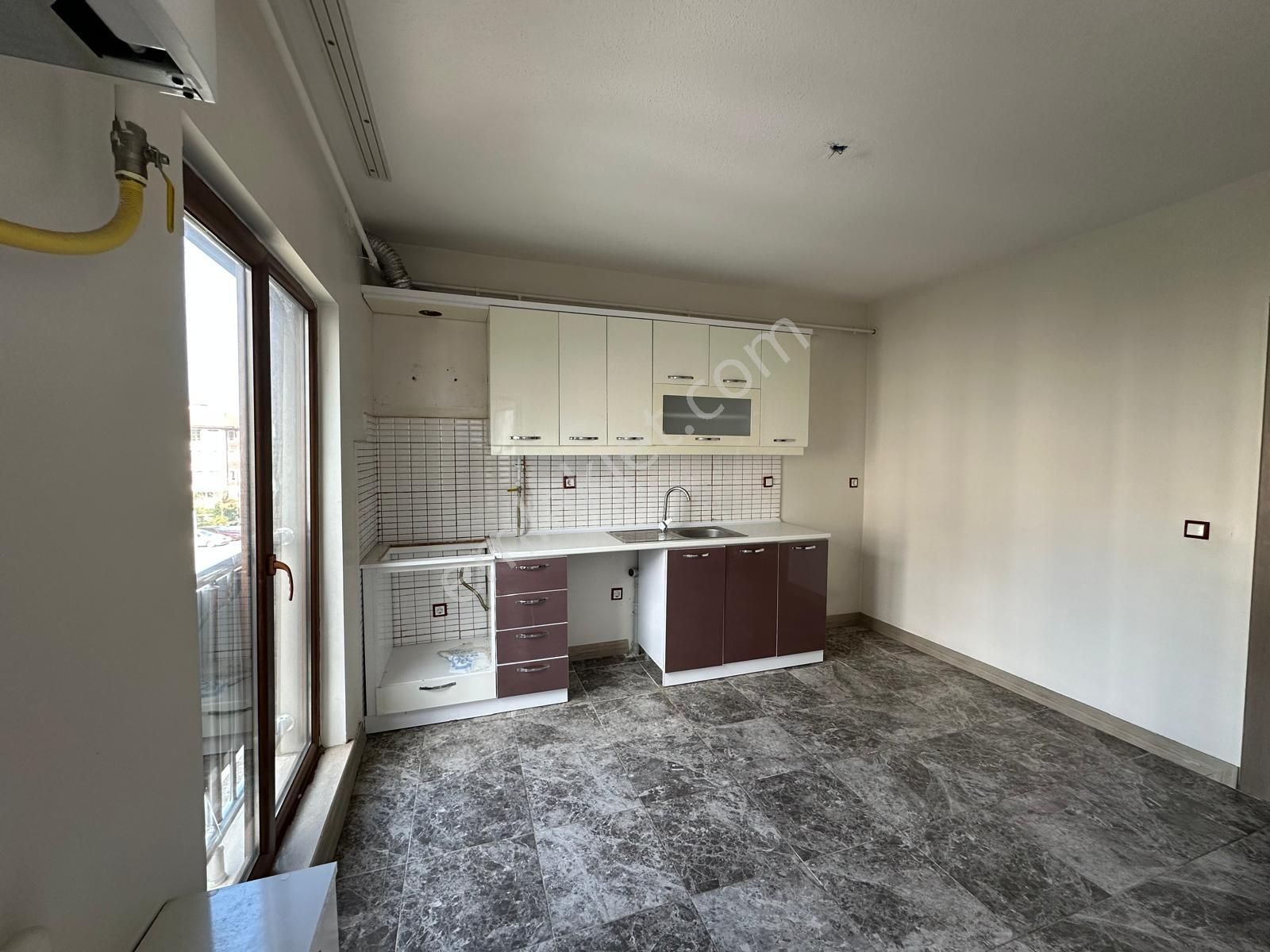 Sapanca Gazipaşa Yeni Toki'de Çift Cepheli 2 Balkonlu Geniş 3+1 - Görsel 20