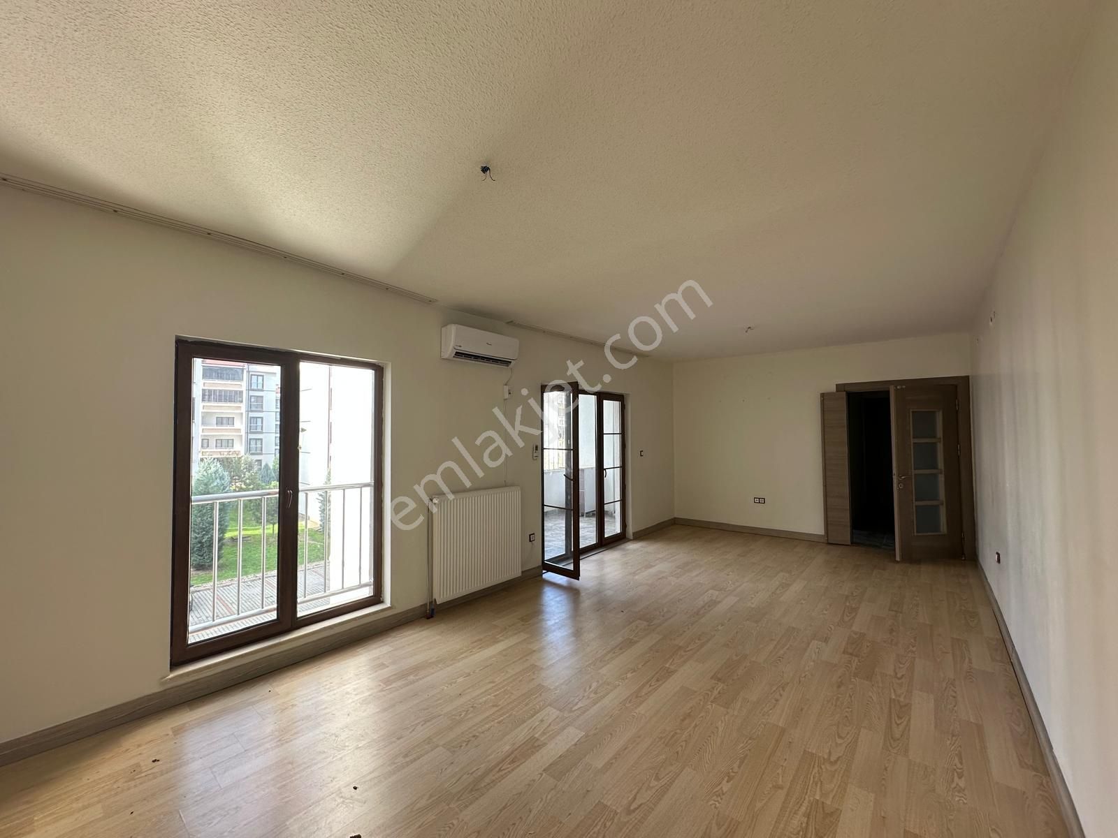 Sapanca Gazipaşa Yeni Toki'de Çift Cepheli 2 Balkonlu Geniş 3+1 - Görsel 35