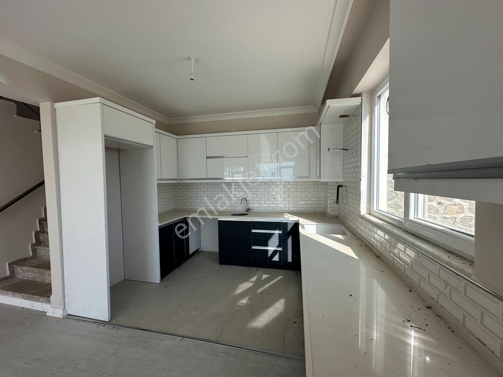 Turyaptan Geyve Site İçi Müst Bahçeli-otoparkl Triplex 4+1 Villa - Görsel 14