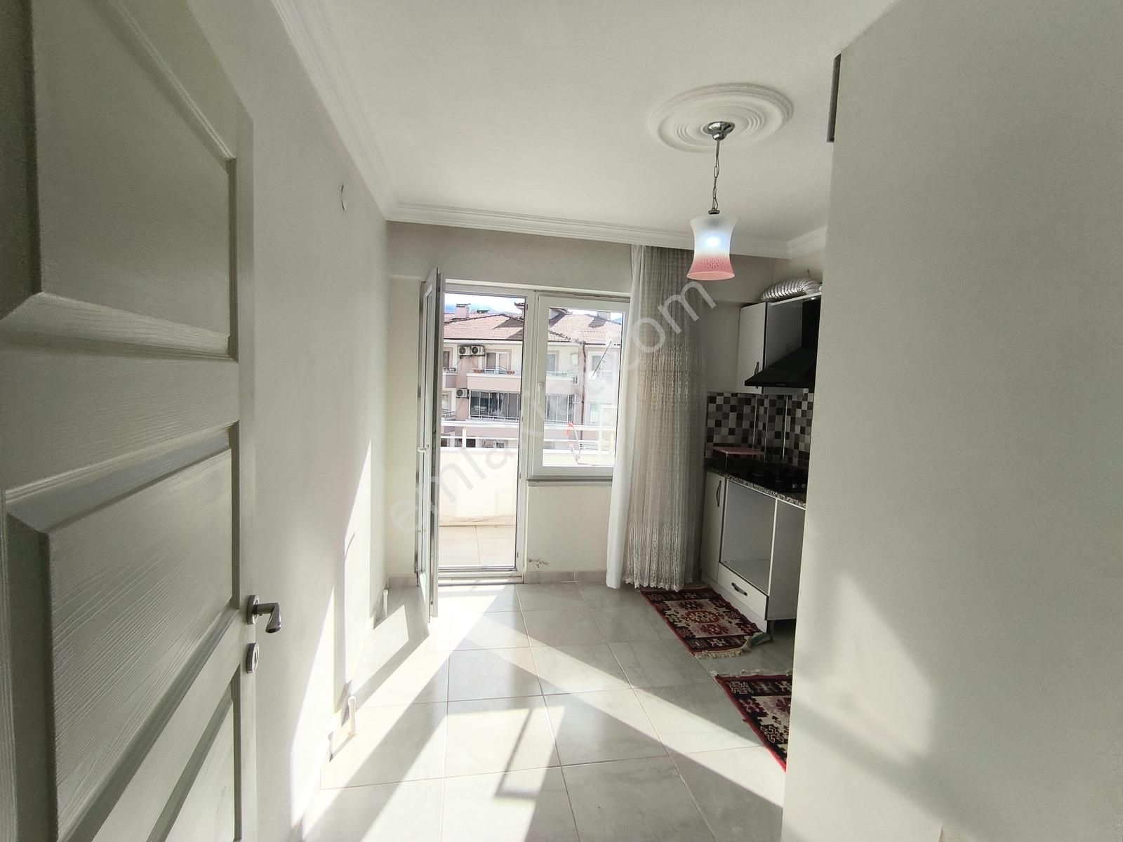 Turyaptan Karapürçek Havuzlu Sitede Ayrı Mutfaklı Eşyalı Hesaplı - Görsel 27