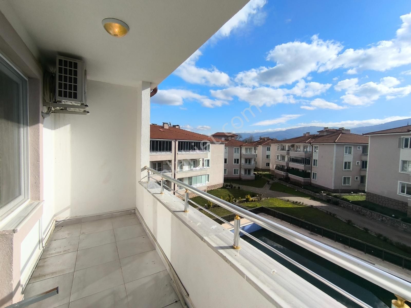 Turyaptan Karapürçek Havuzlu Sitede Ayrı Mutfaklı Eşyalı Hesaplı - Görsel 17