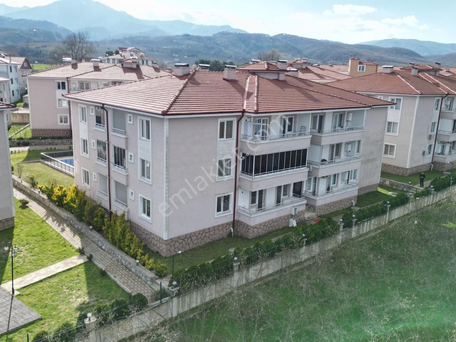 Turyaptan Karapürçek Havuzlu Sitede Ayrı Mutfaklı Eşyalı Hesaplı - Görsel 32