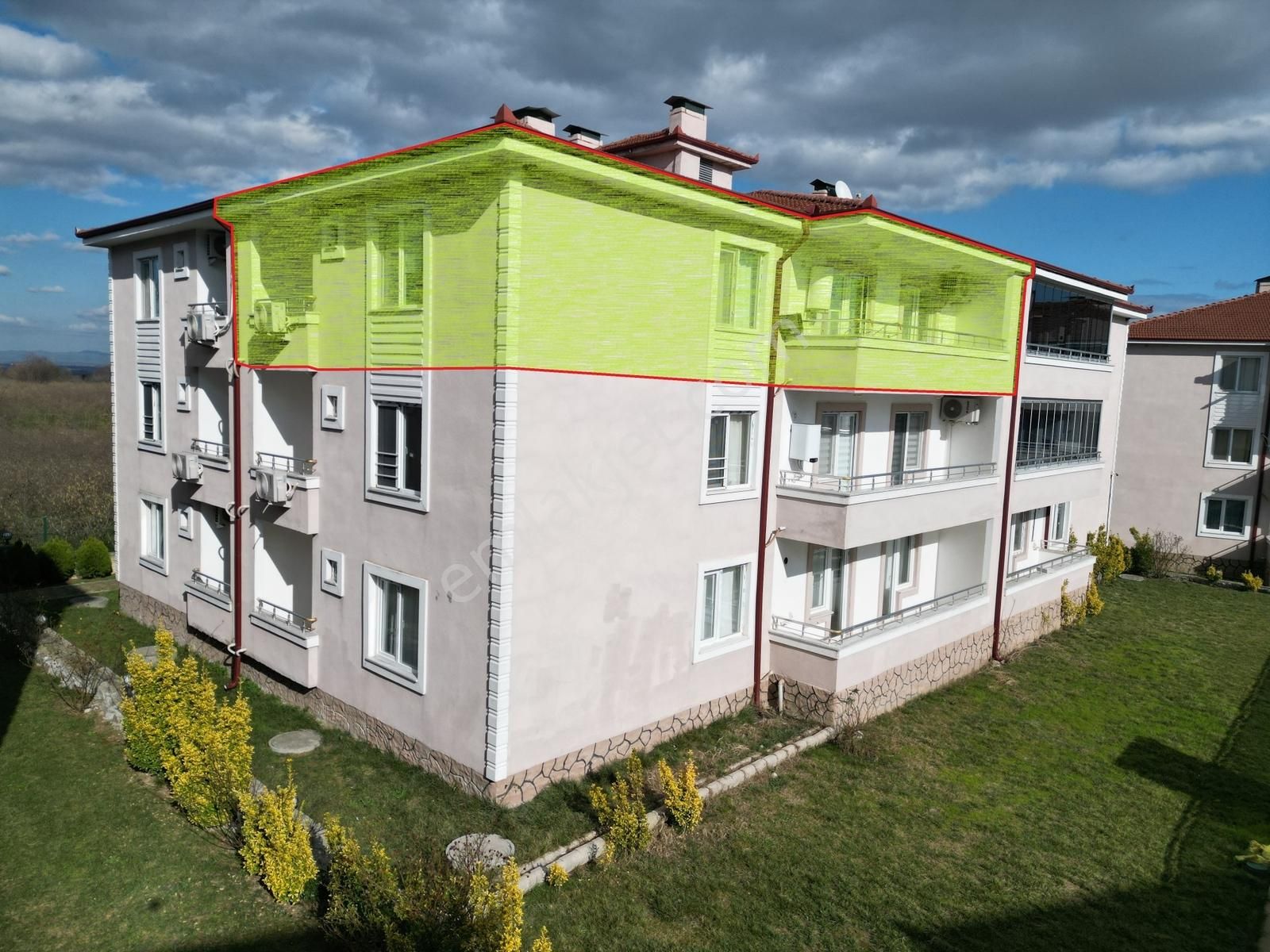 Turyaptan Karapürçek Havuzlu Sitede Ayrı Mutfaklı Eşyalı Hesaplı